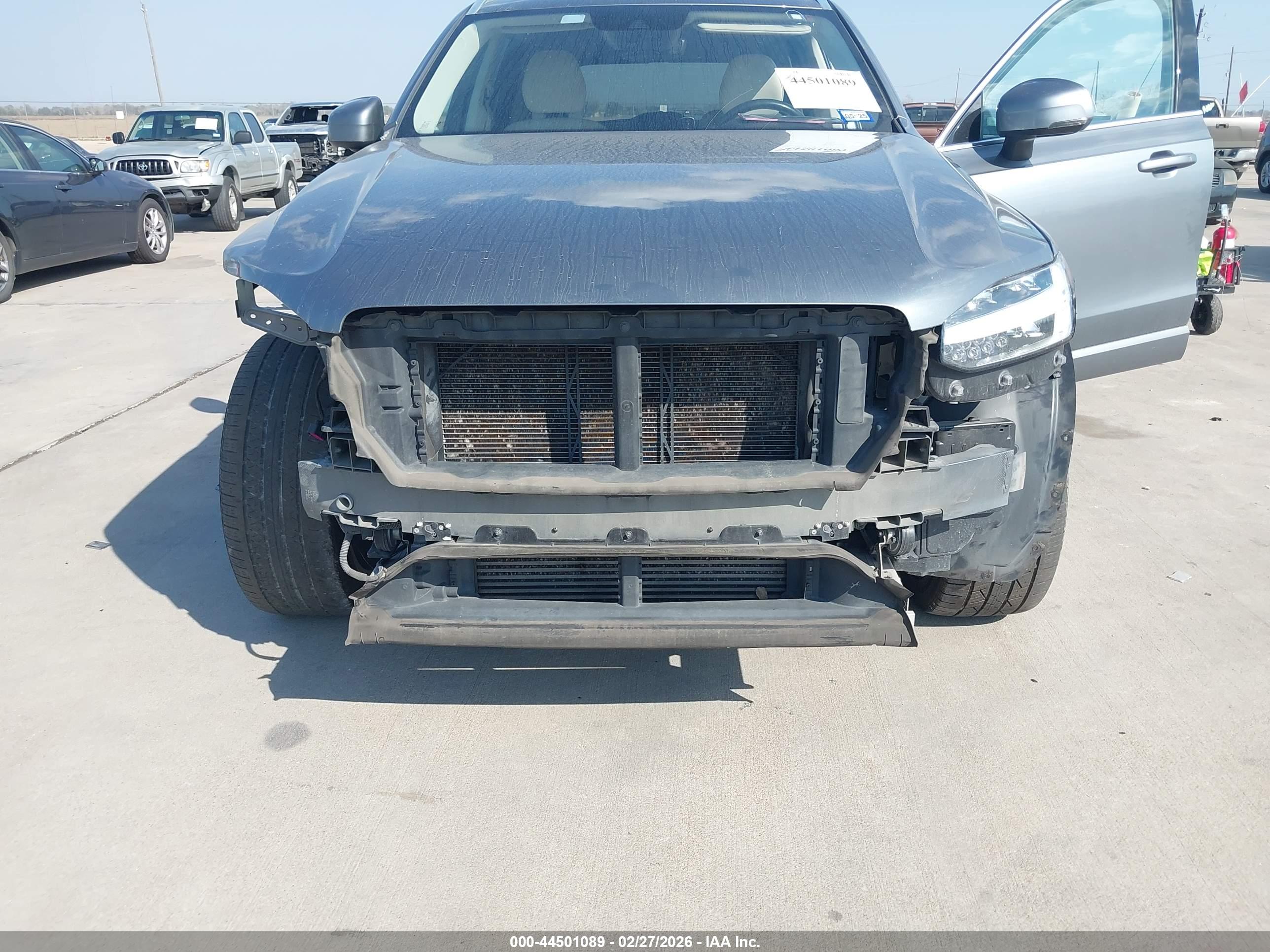 VOLVO XC90 image 6