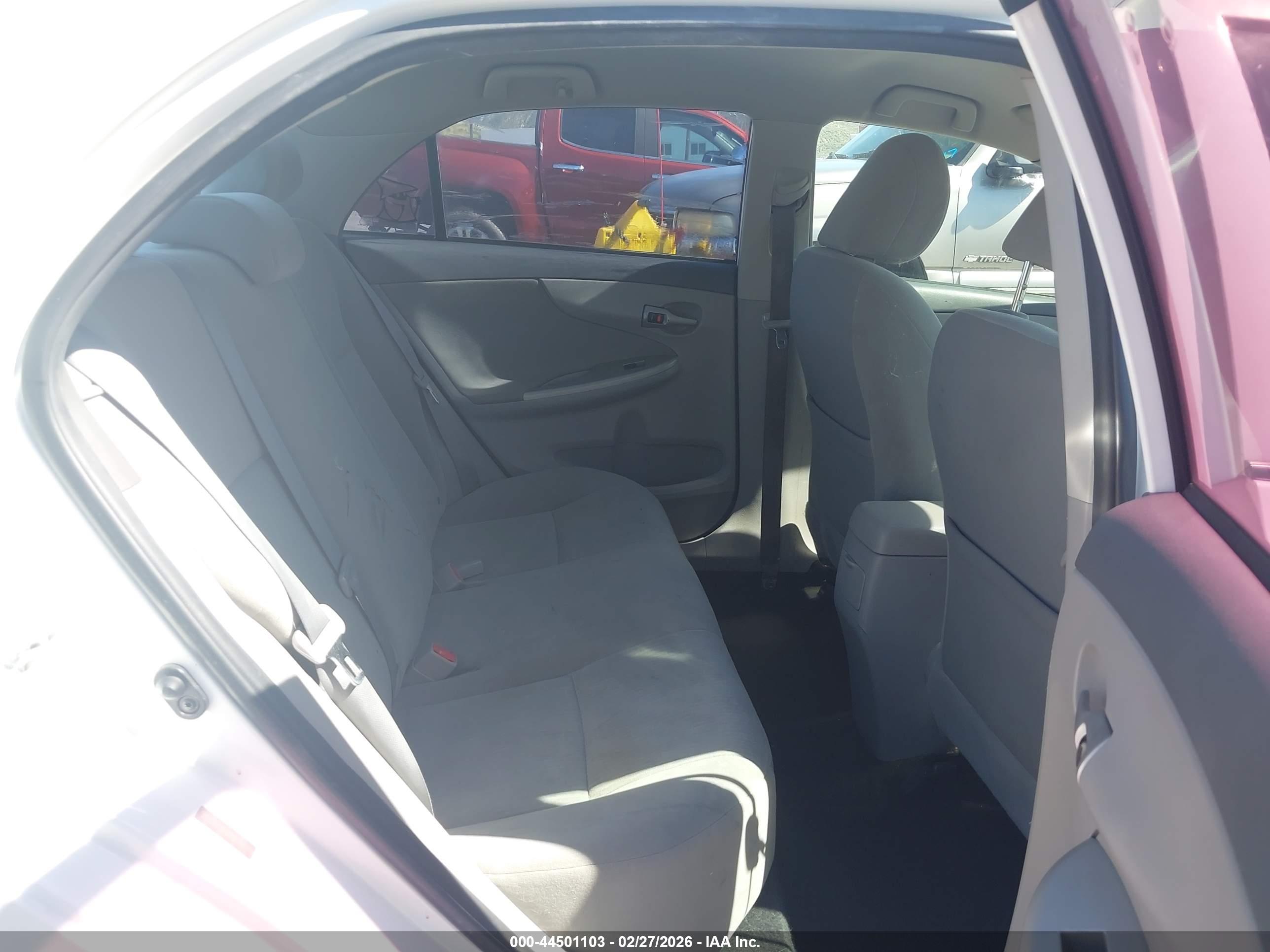TOYOTA COROLLA image 8