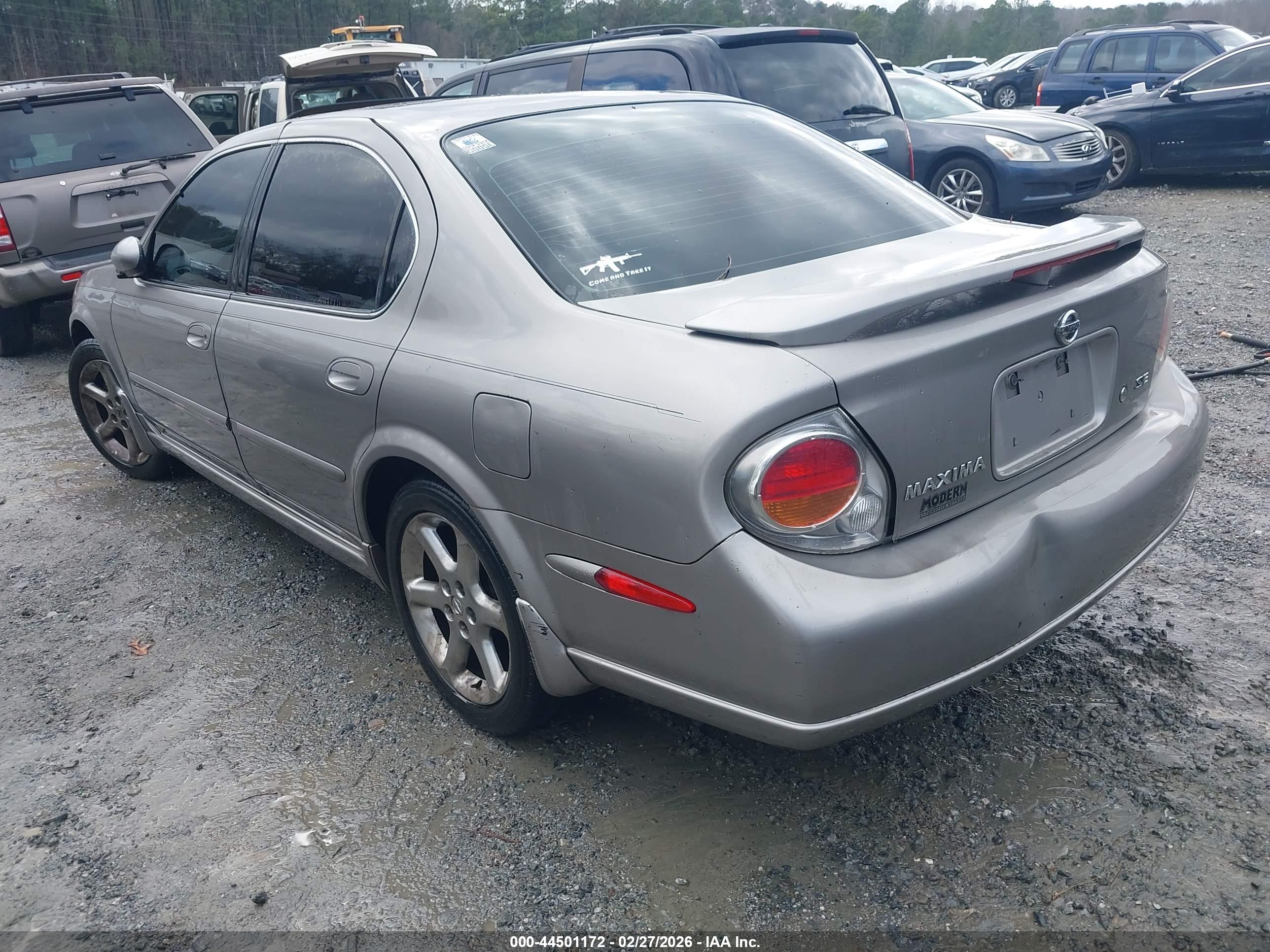 NISSAN MAXIMA image 3