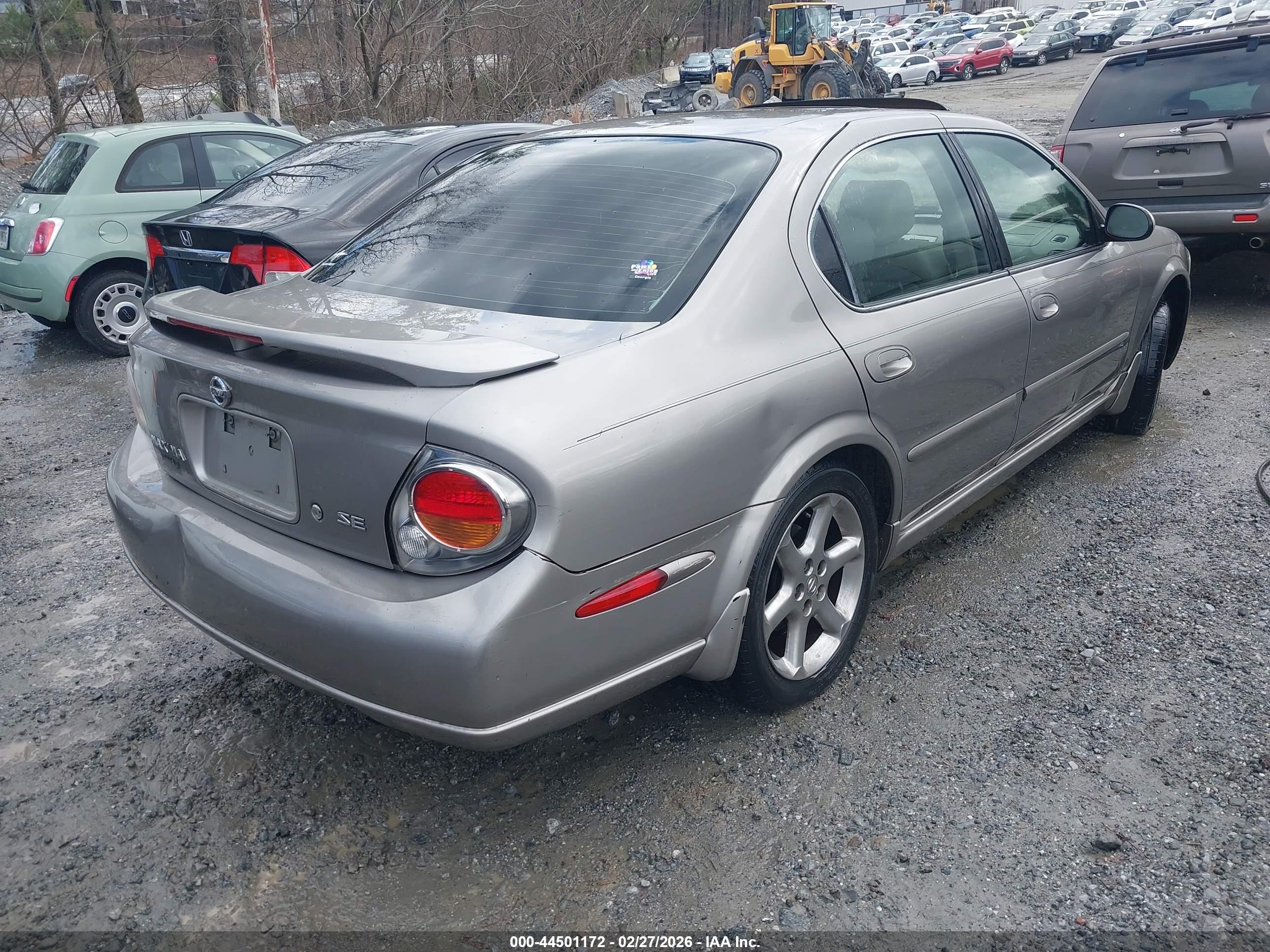 NISSAN MAXIMA image 4