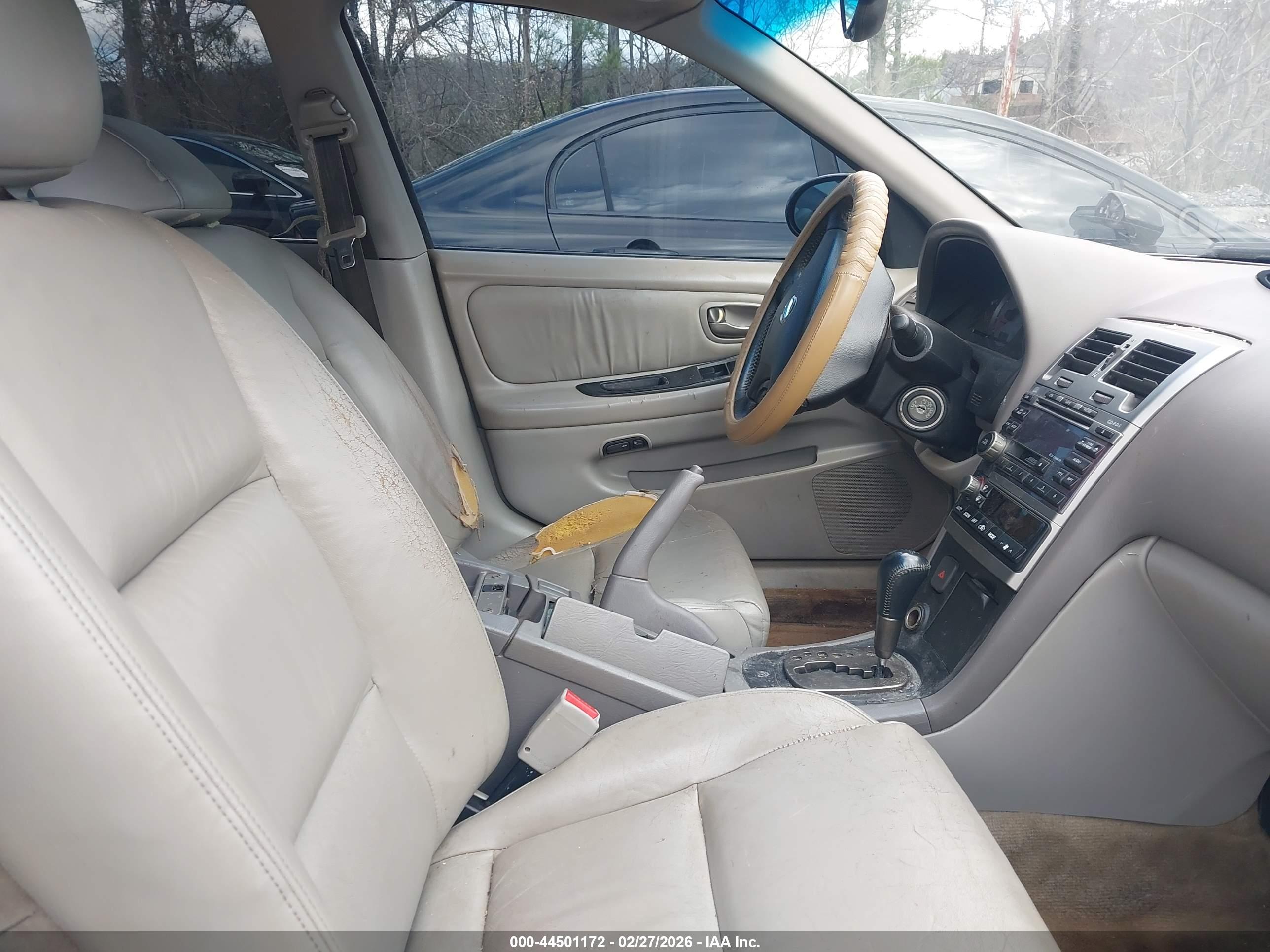 NISSAN MAXIMA image 5