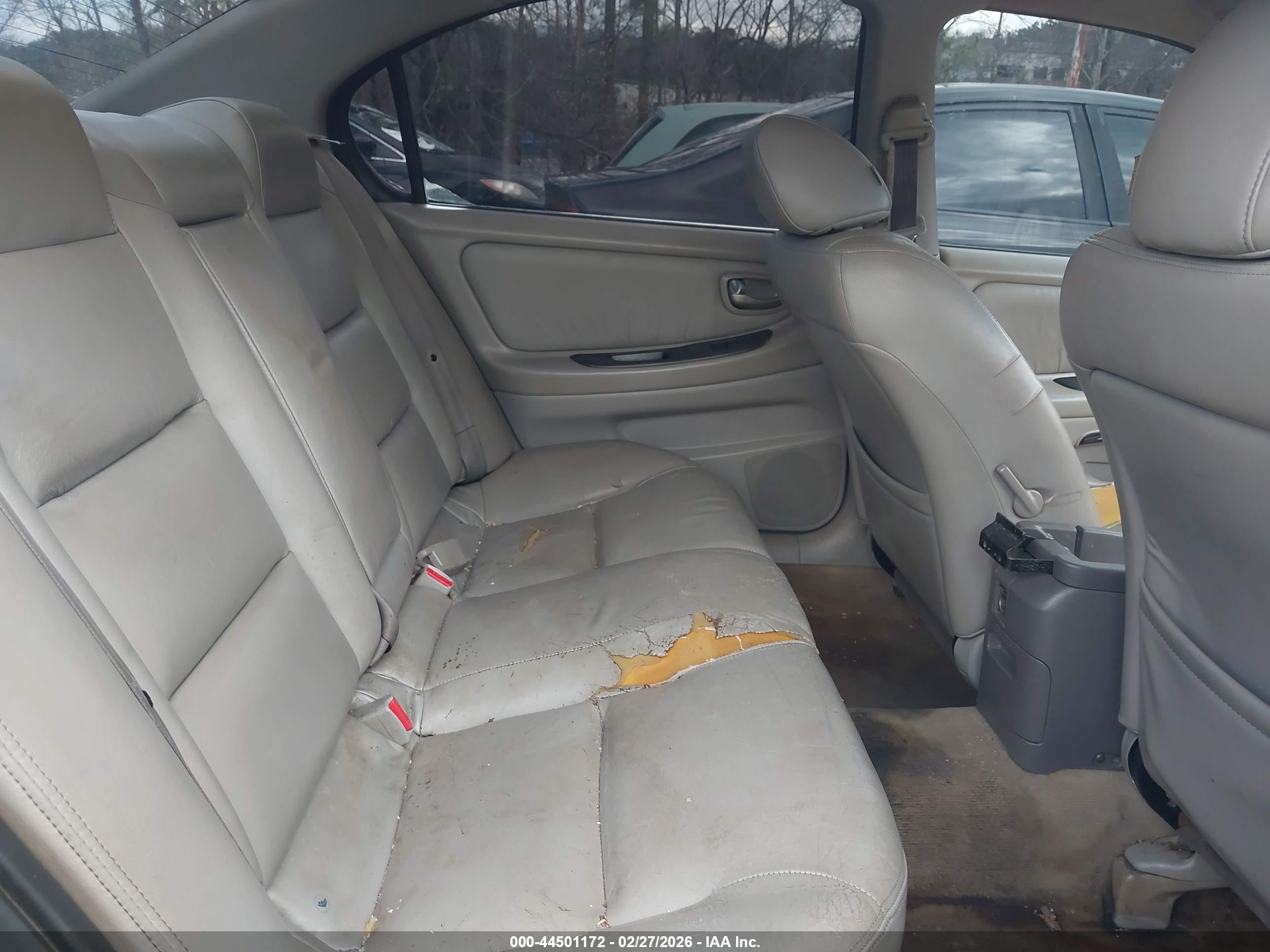 NISSAN MAXIMA image 8