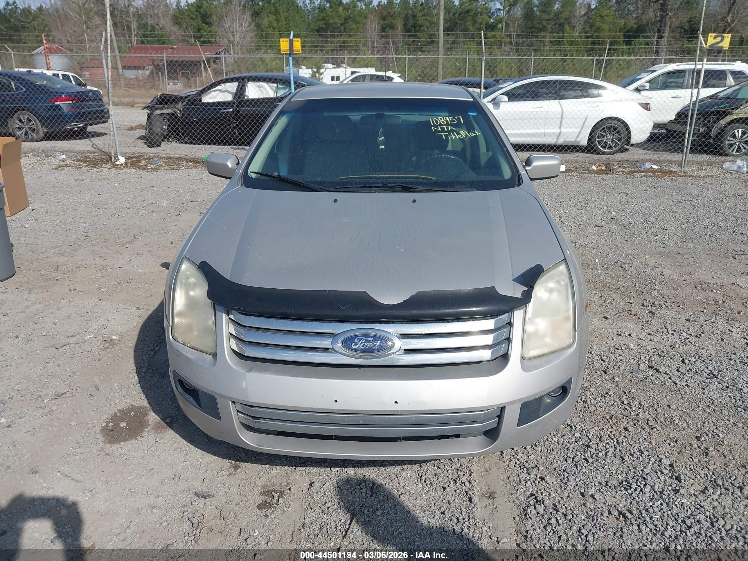 FORD FUSION image 6