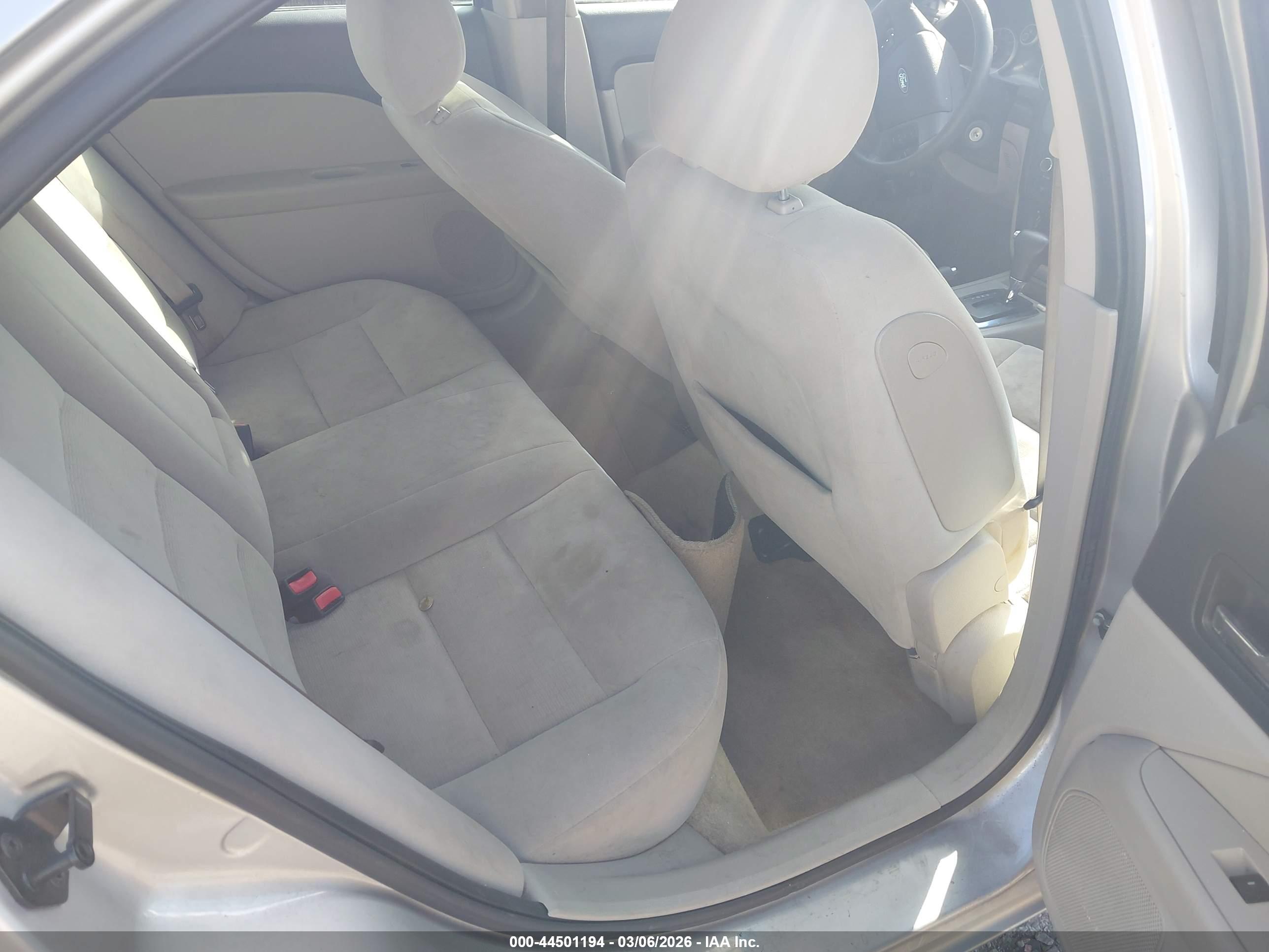 FORD FUSION image 8