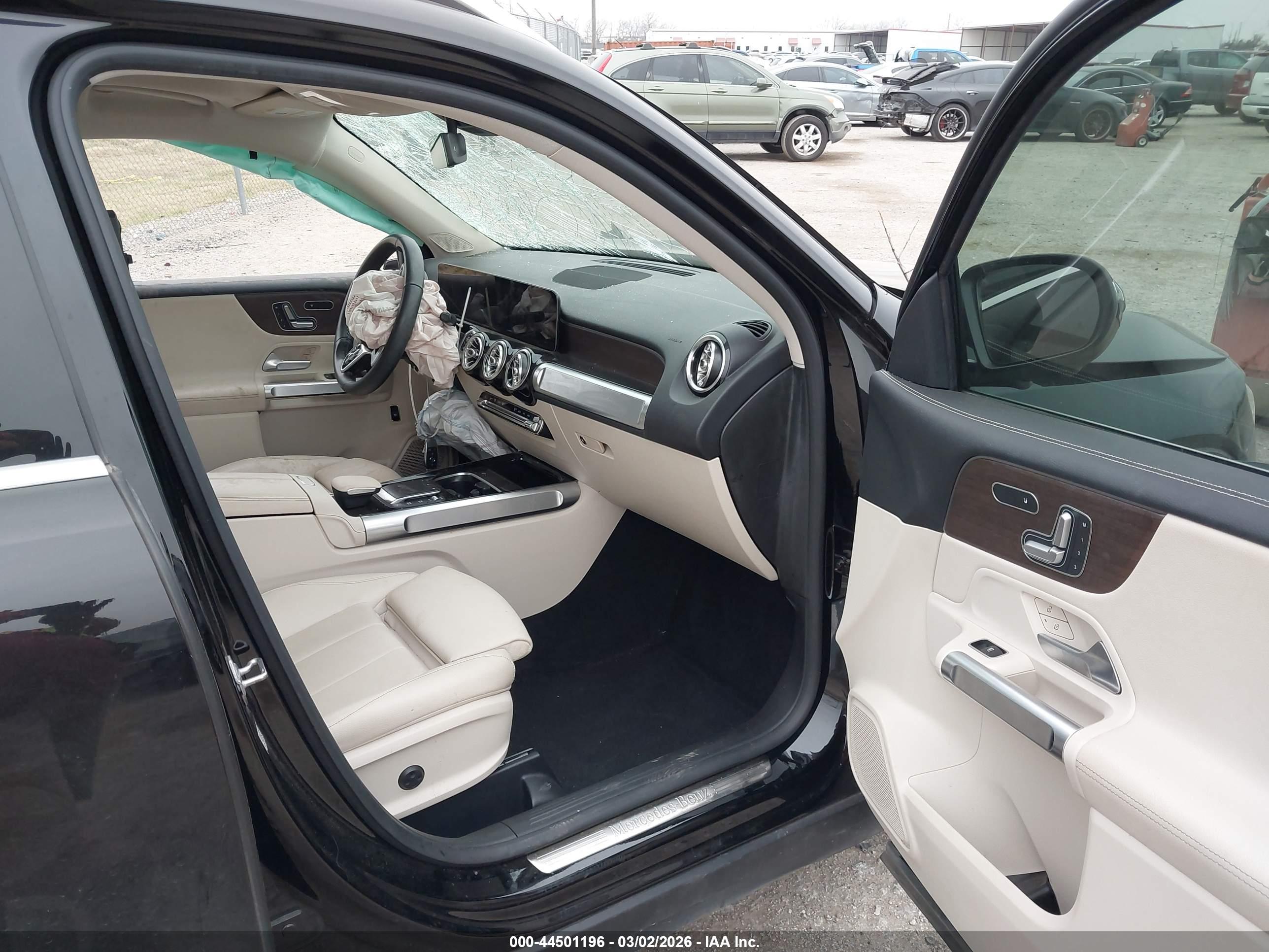 MERCEDES-BENZ GLB image 5