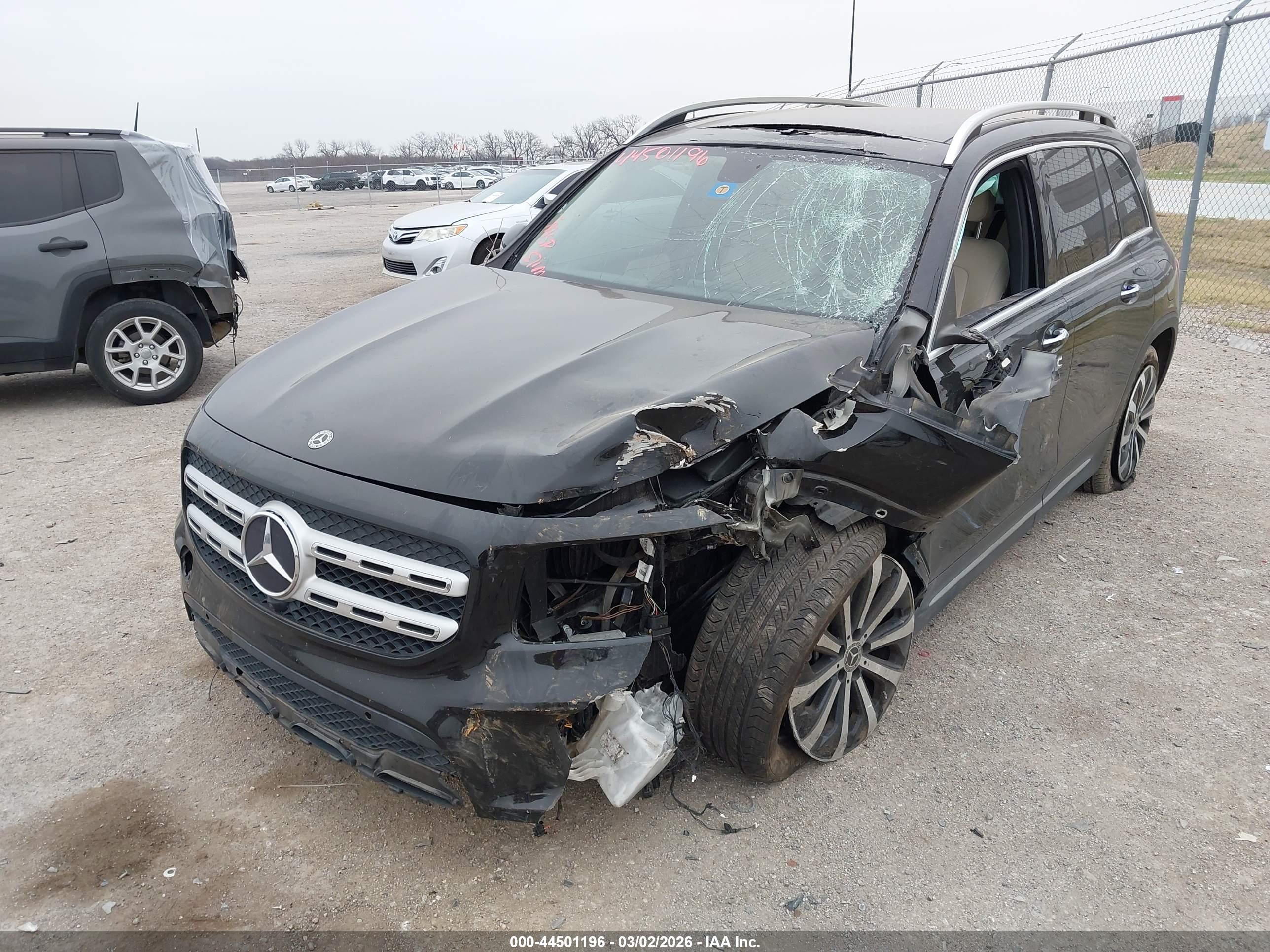MERCEDES-BENZ GLB image 6