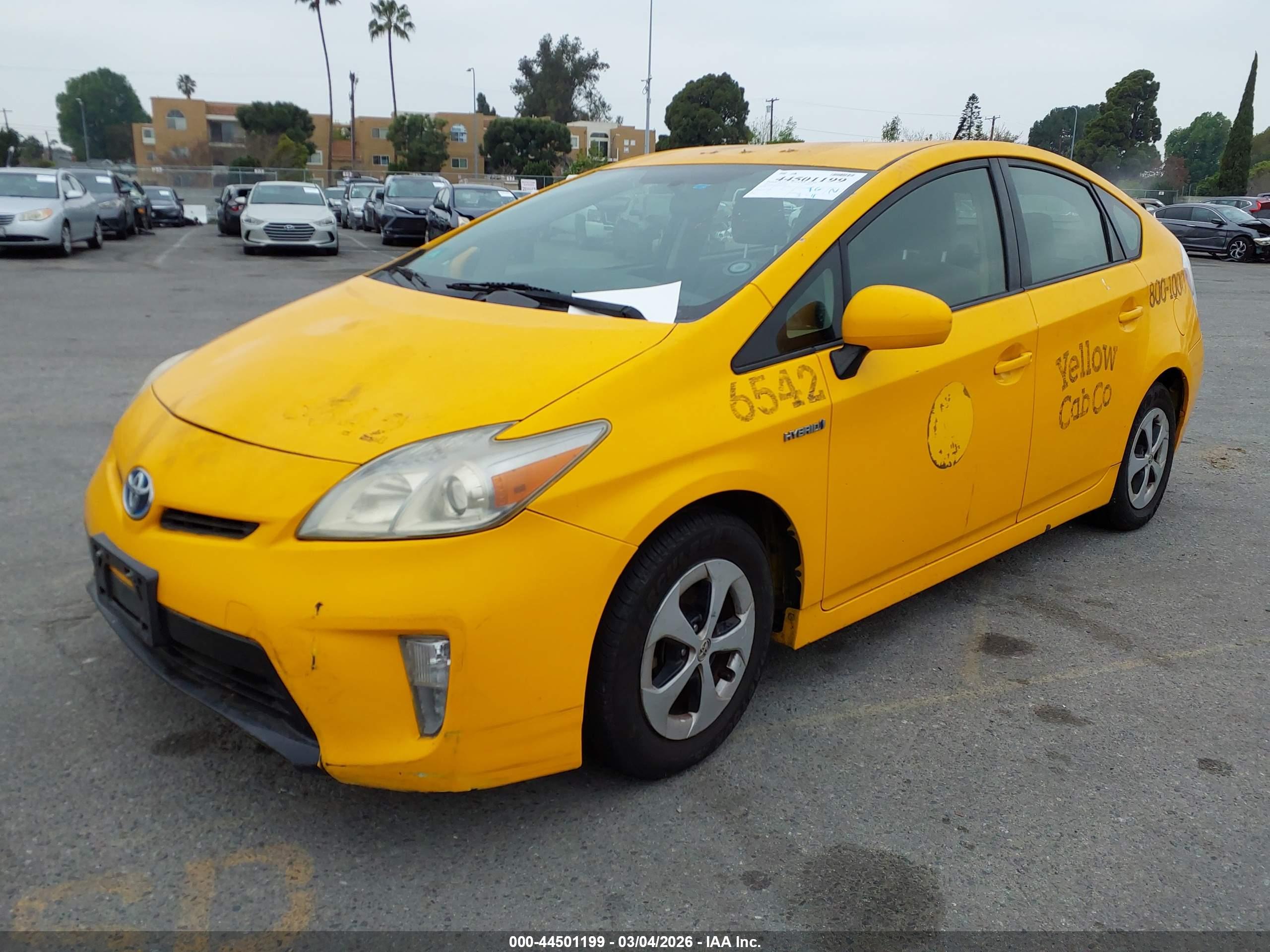 TOYOTA PRIUS image 2