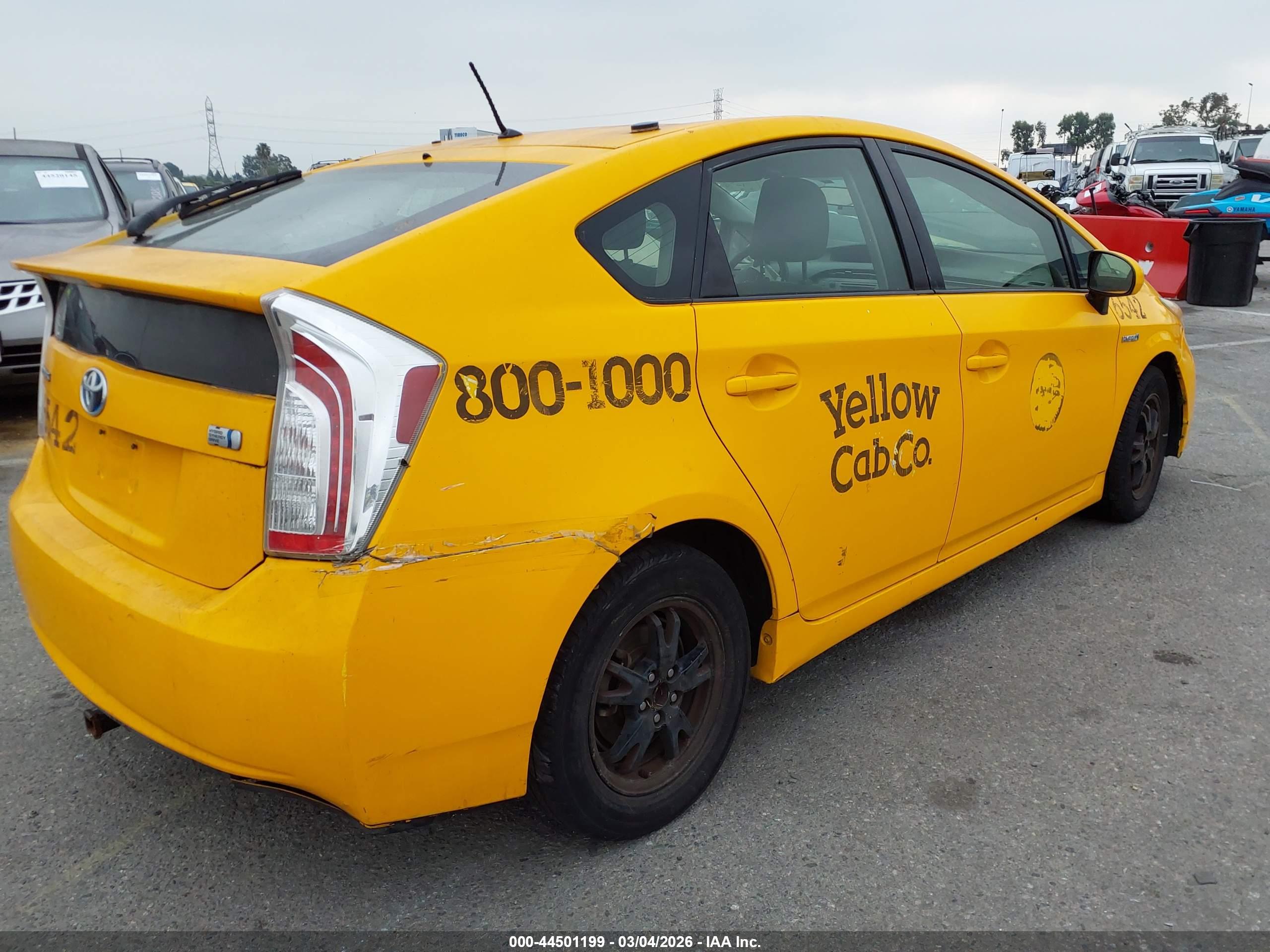 TOYOTA PRIUS image 4
