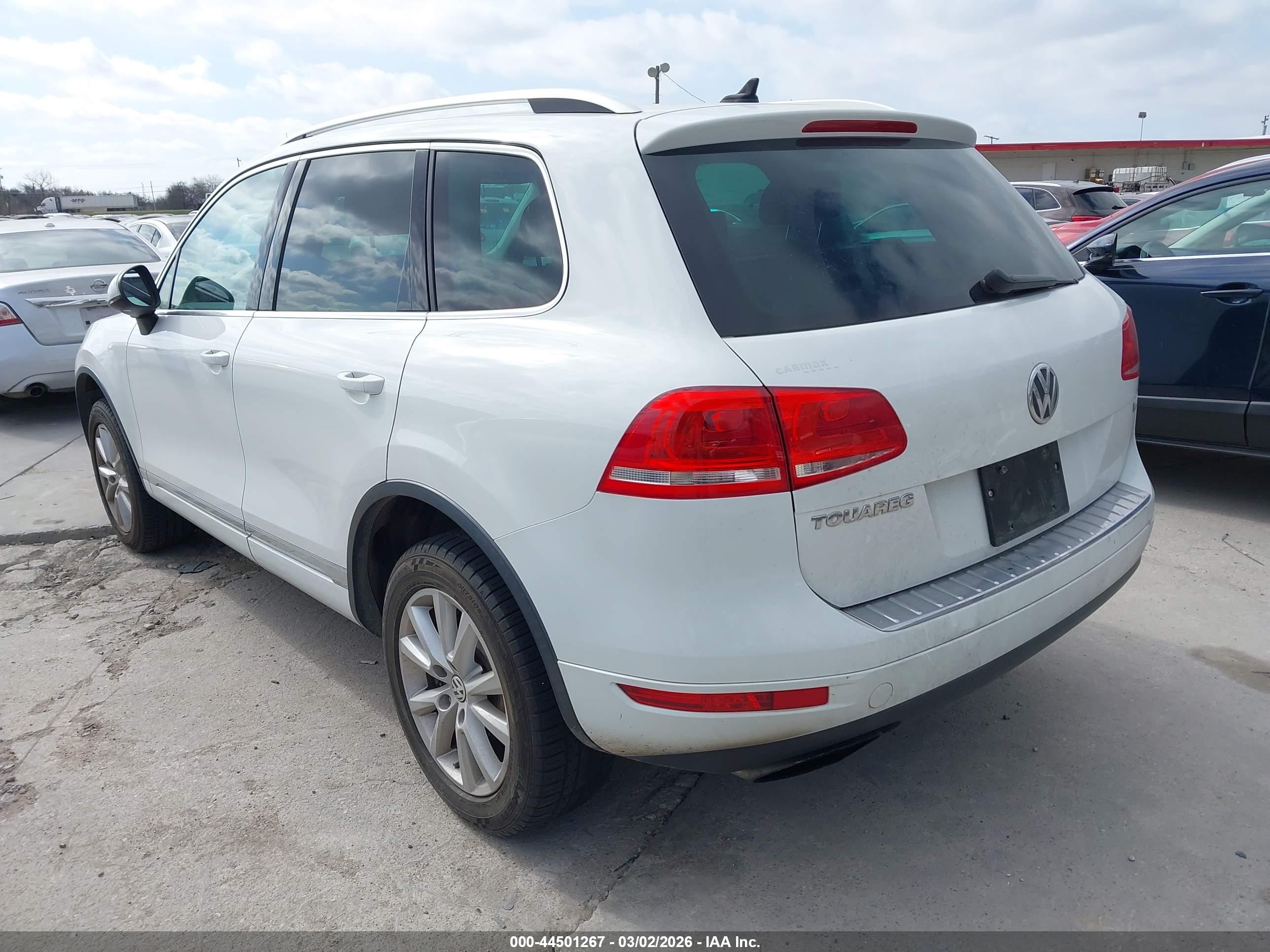 VOLKSWAGEN TOUAREG image 3