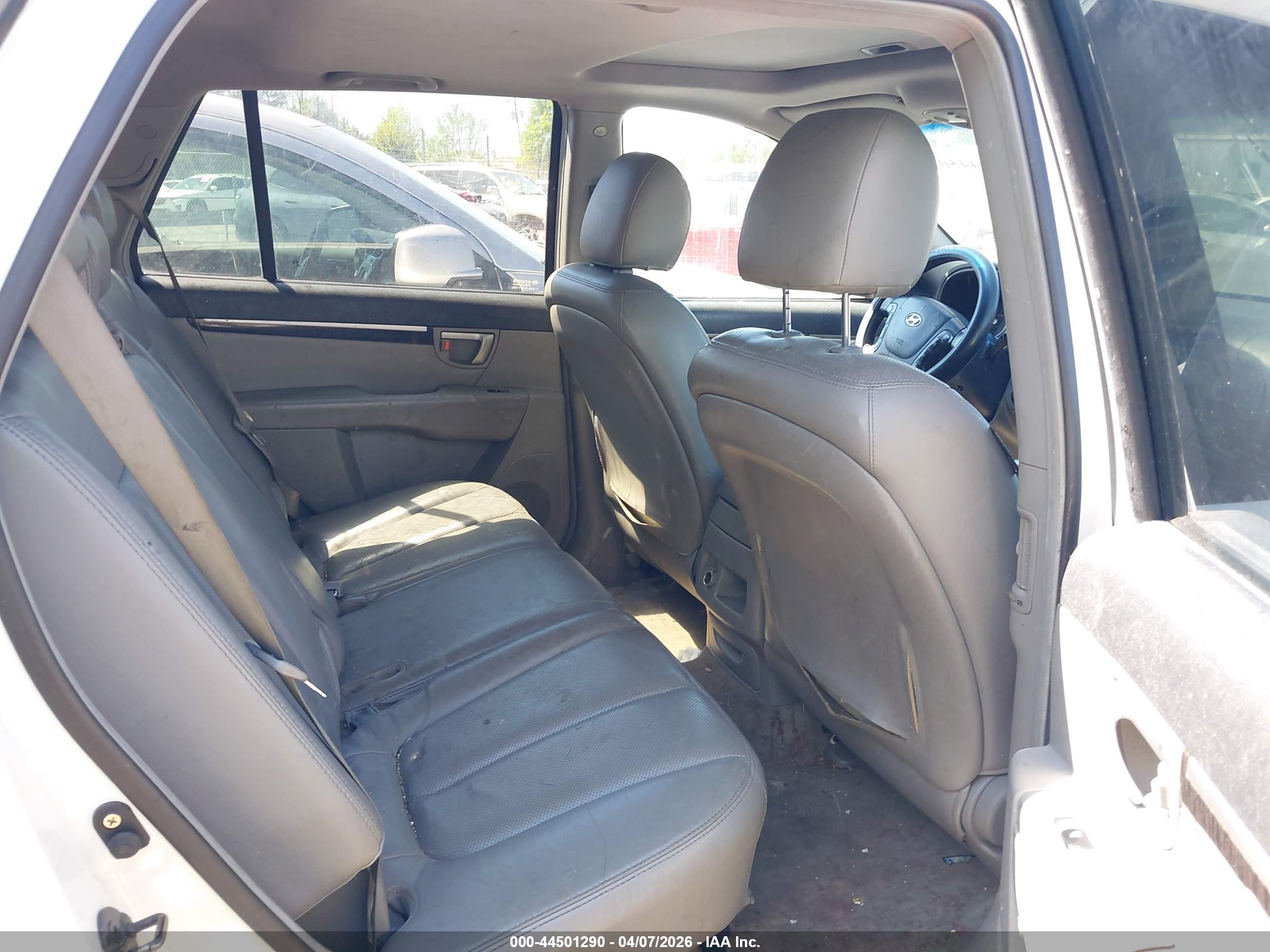 HYUNDAI SANTA image 8