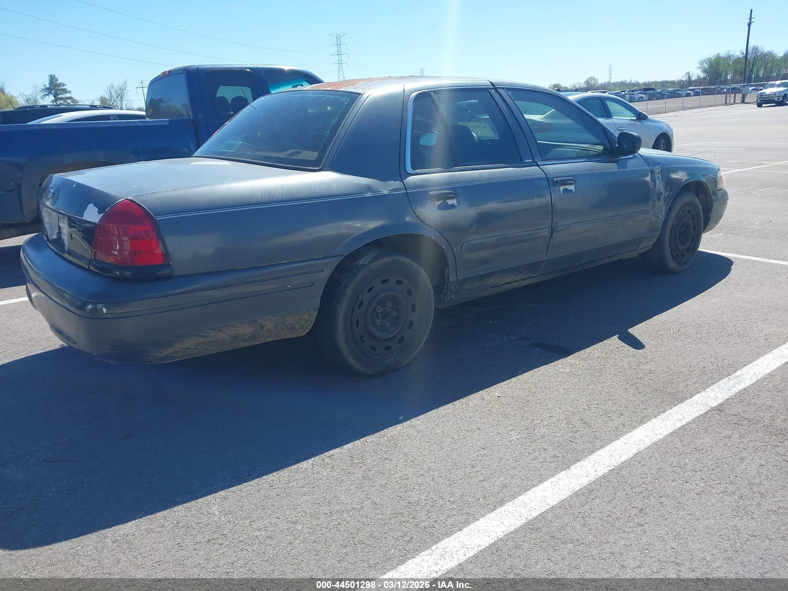 FORD CROWN image 4