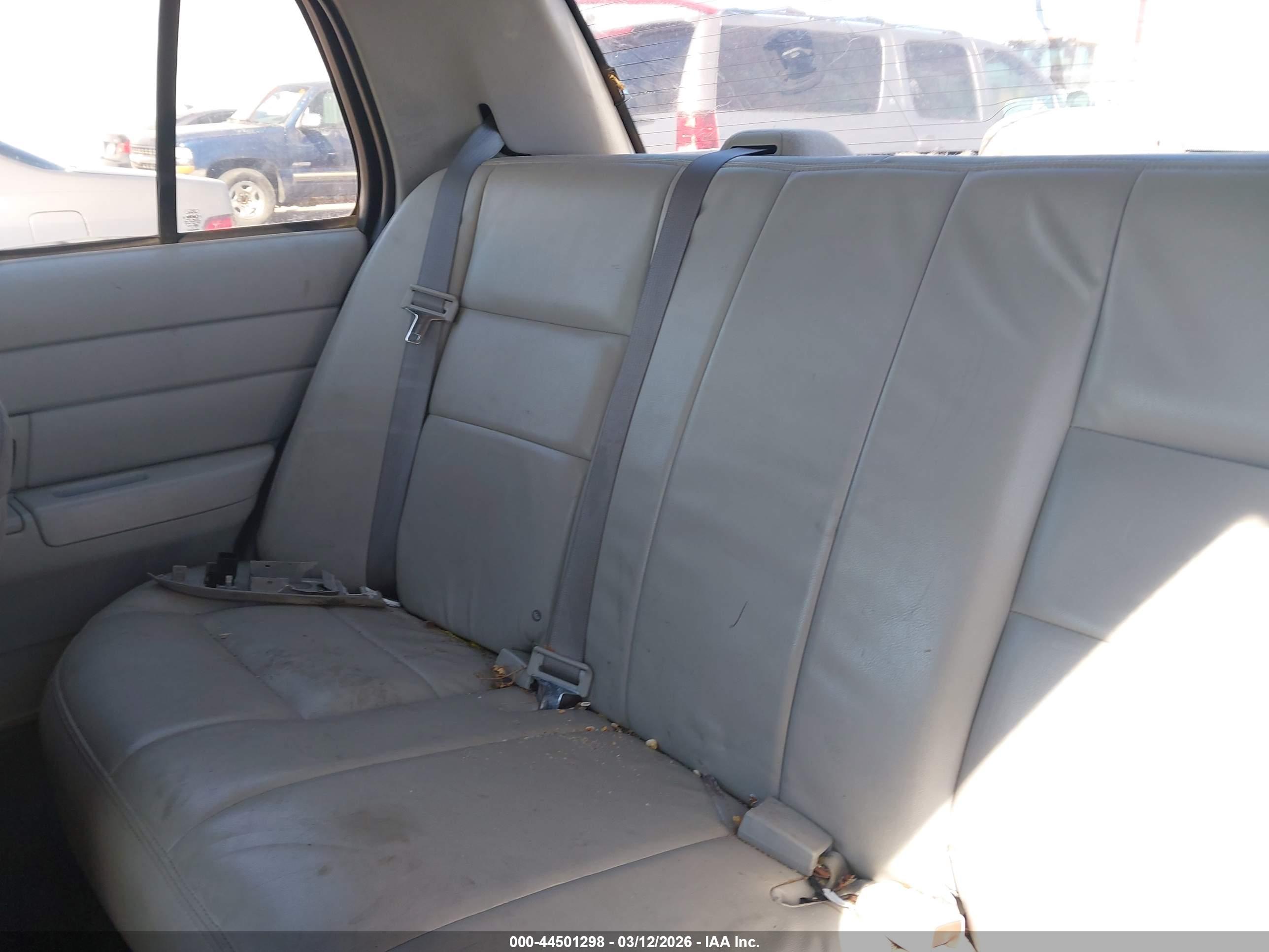 FORD CROWN image 8