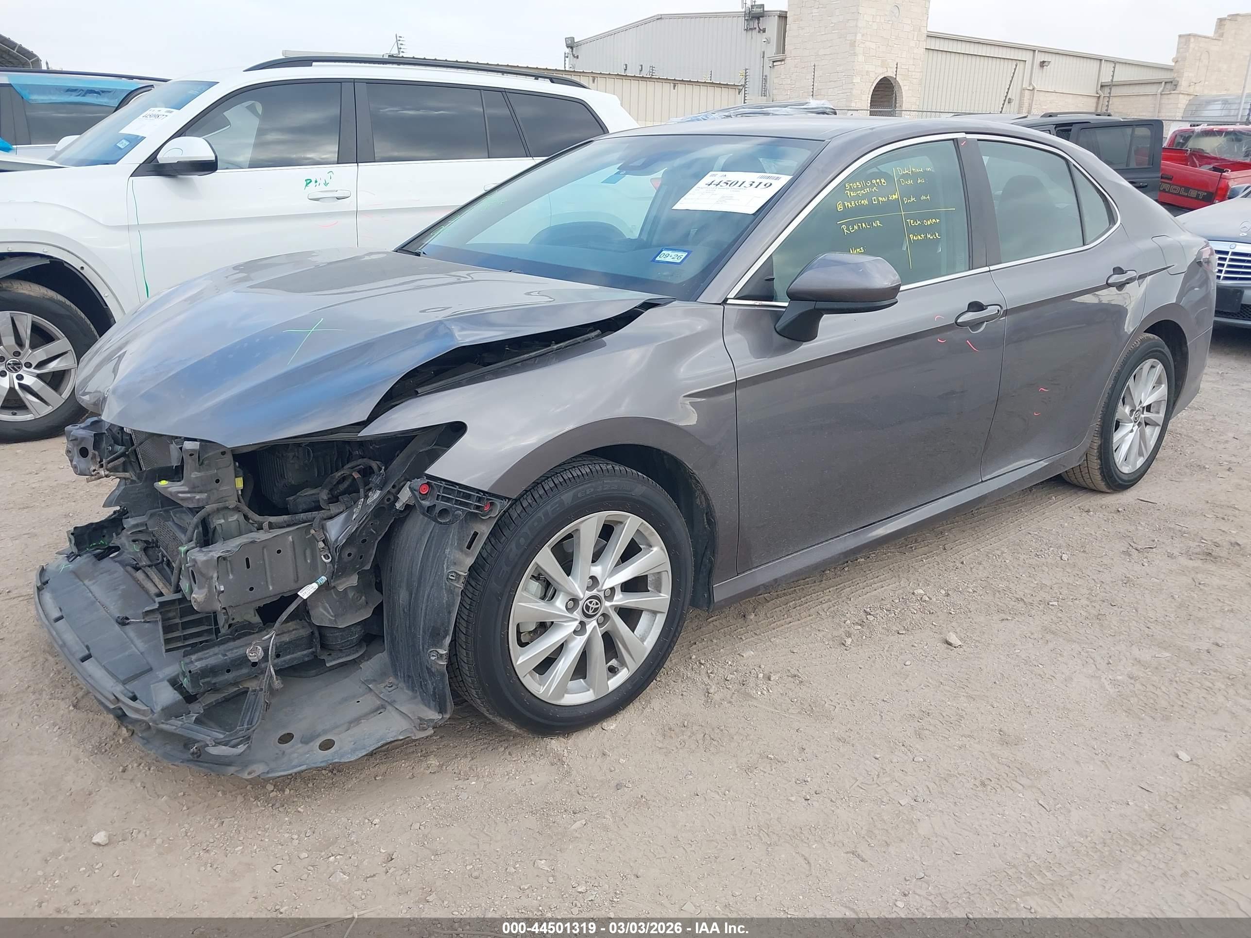 TOYOTA CAMRY image 2