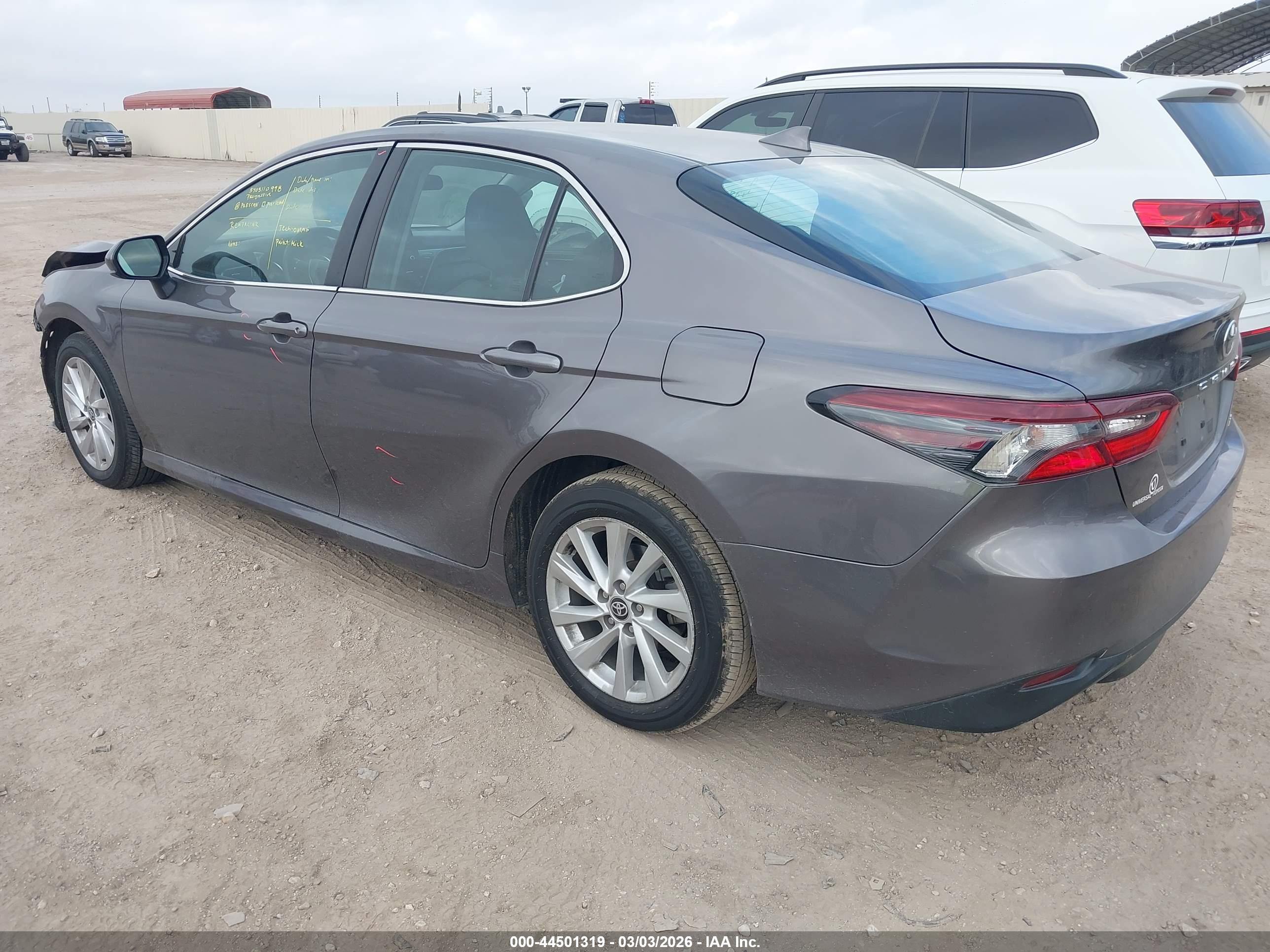 TOYOTA CAMRY image 3