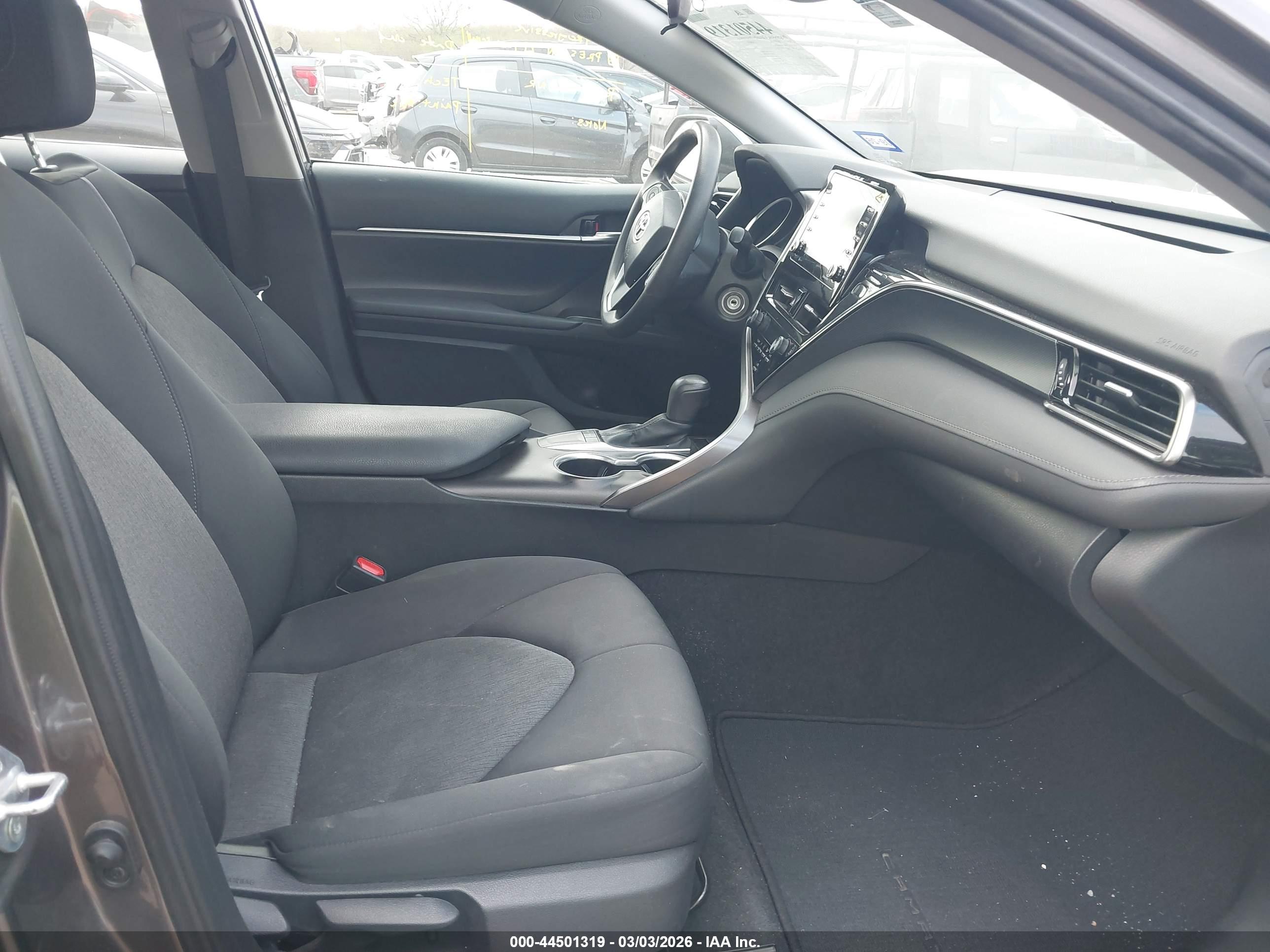 TOYOTA CAMRY image 5