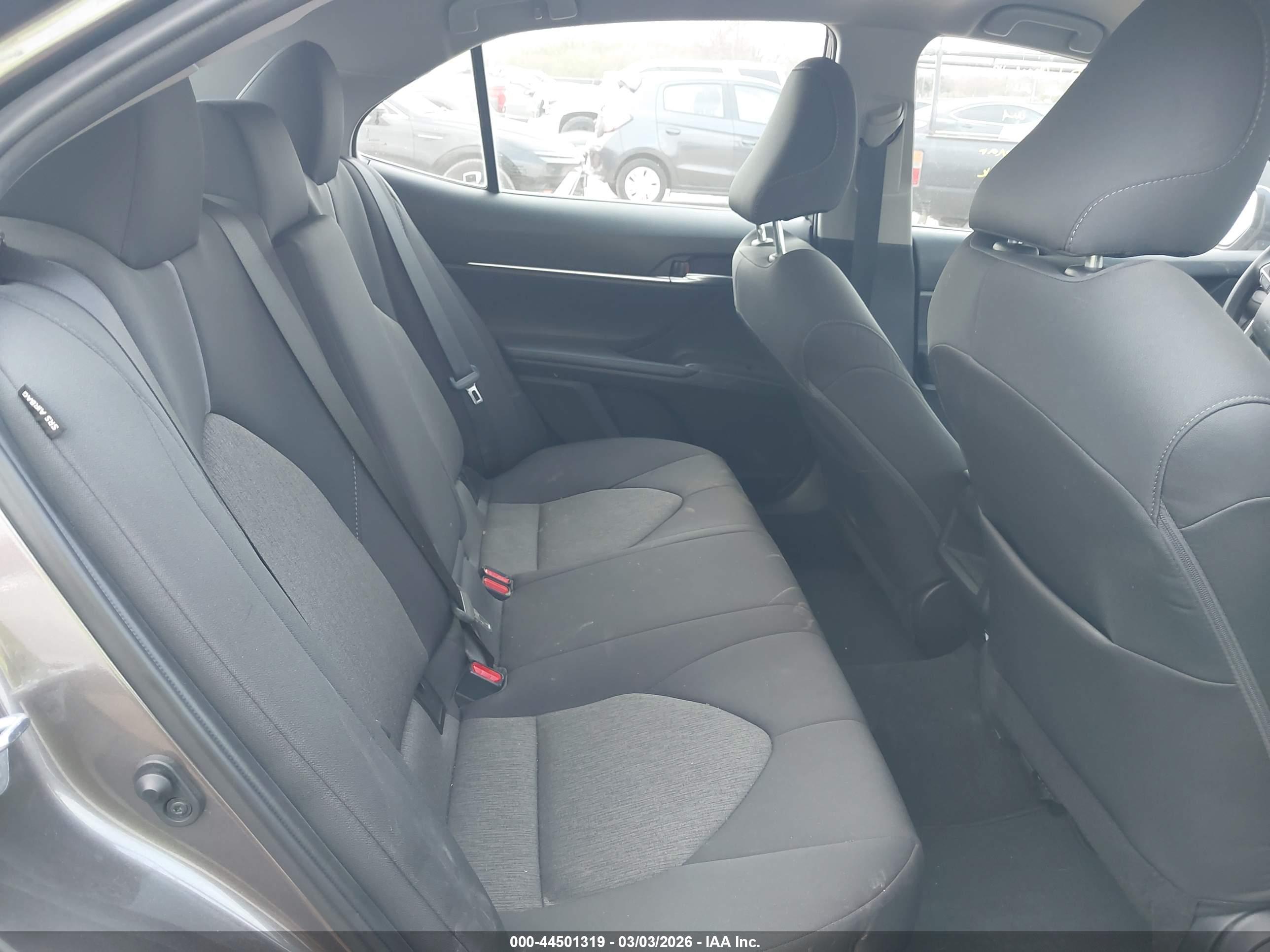 TOYOTA CAMRY image 8