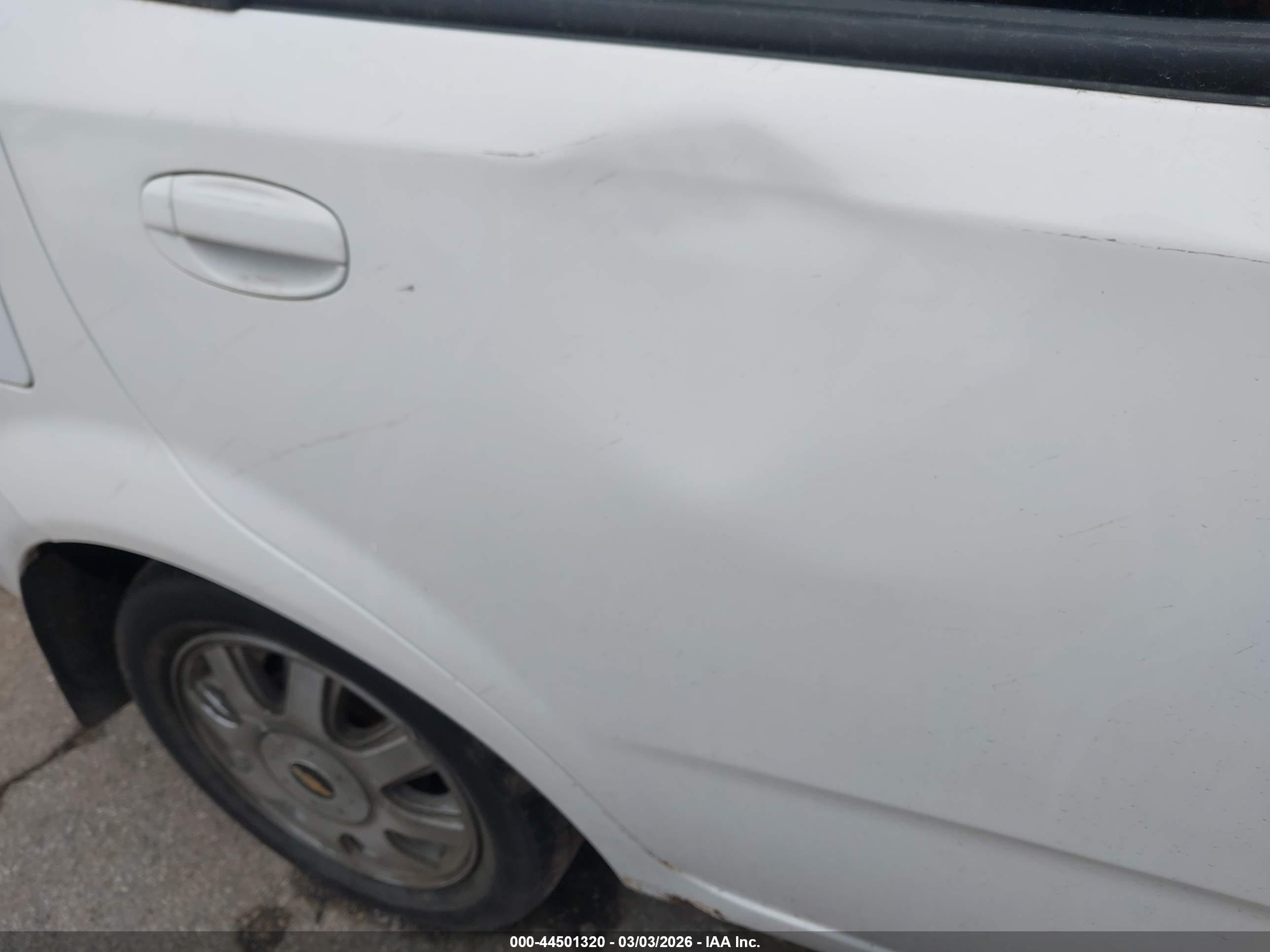 CHEVROLET AVEO image 6