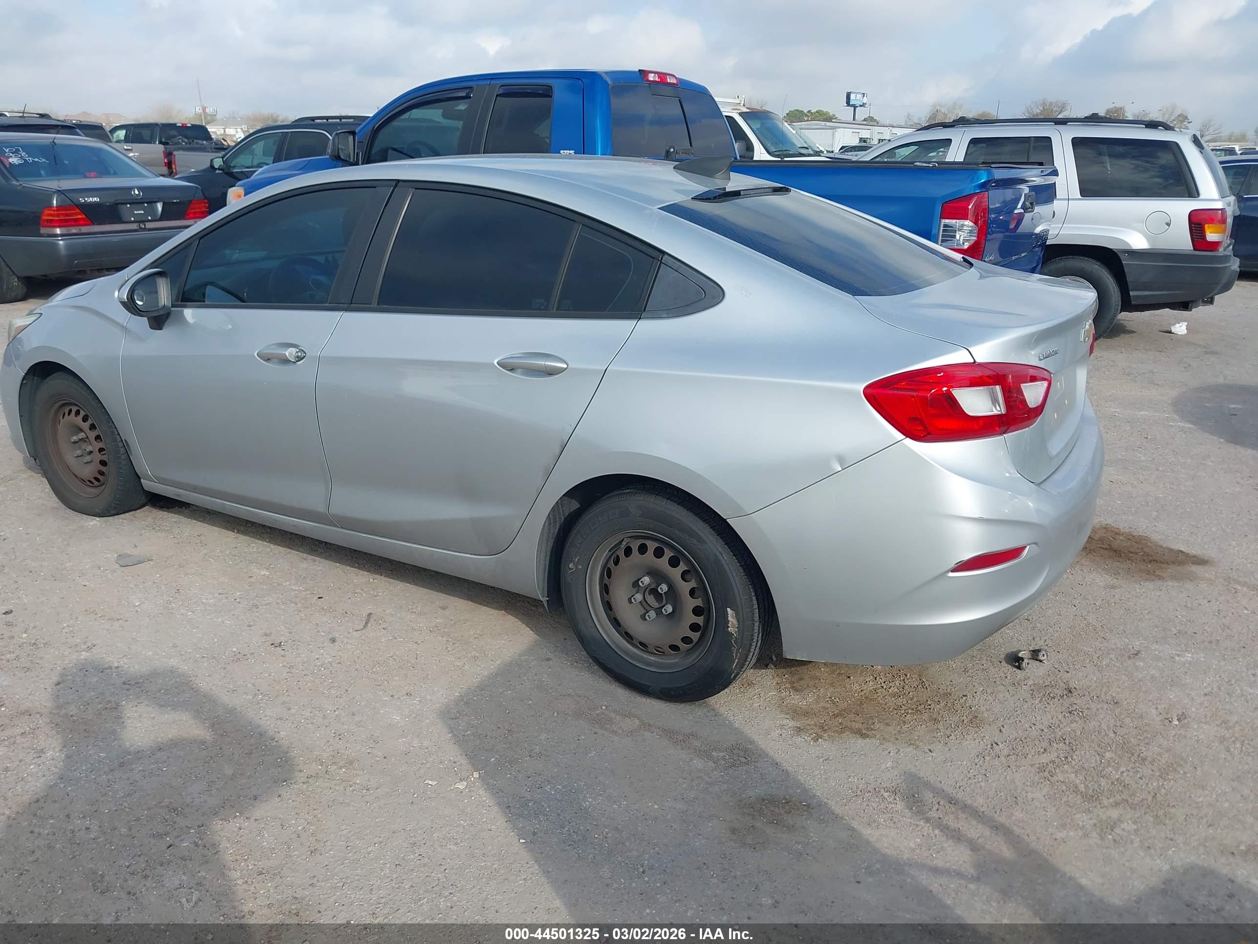 CHEVROLET CRUZE image 3