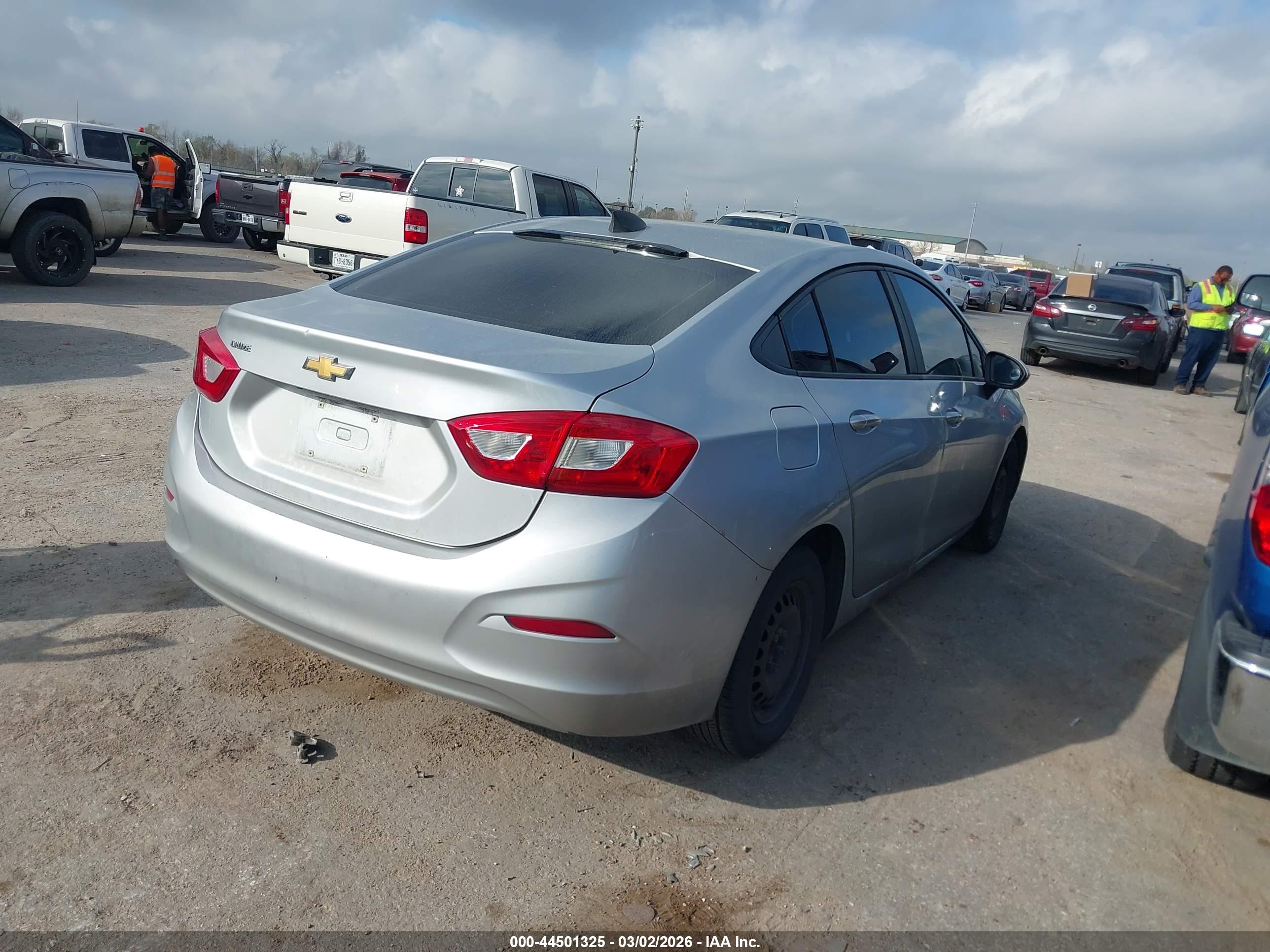 CHEVROLET CRUZE image 4