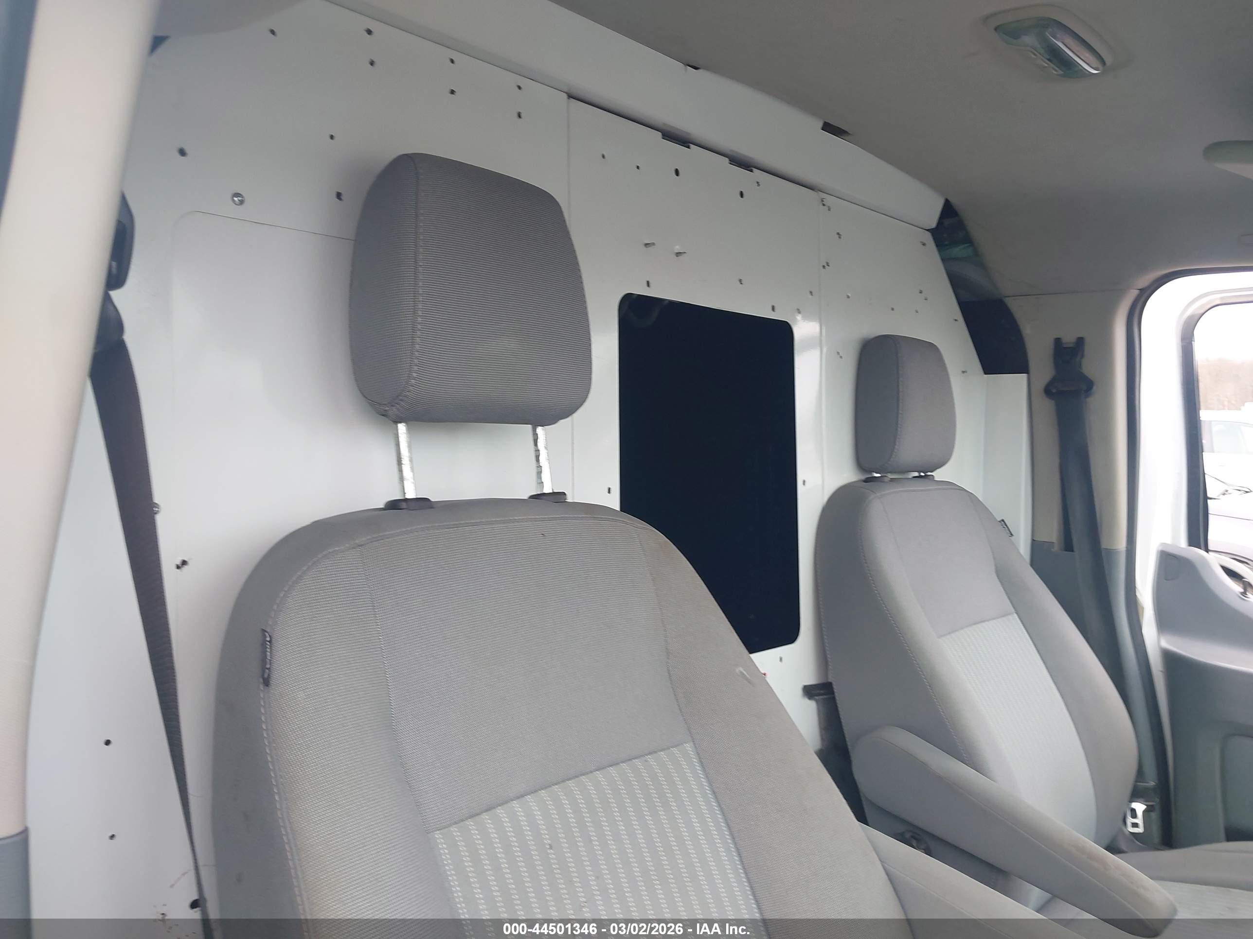 FORD TRANSIT-250 image 8