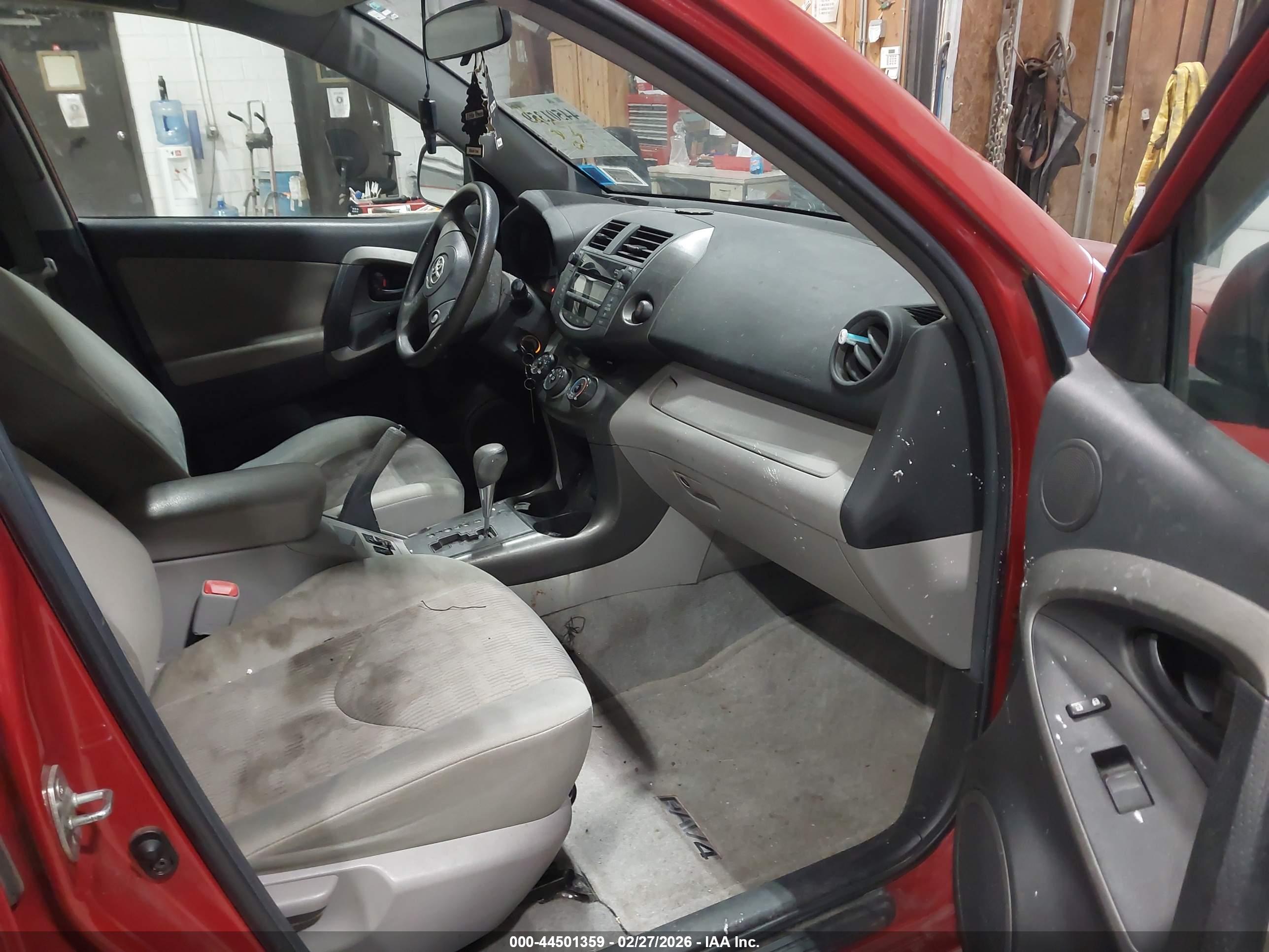 TOYOTA RAV4 image 5