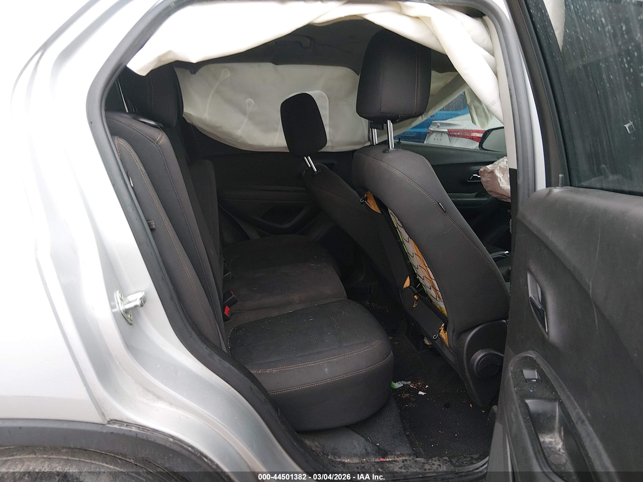 CHEVROLET TRAX image 8