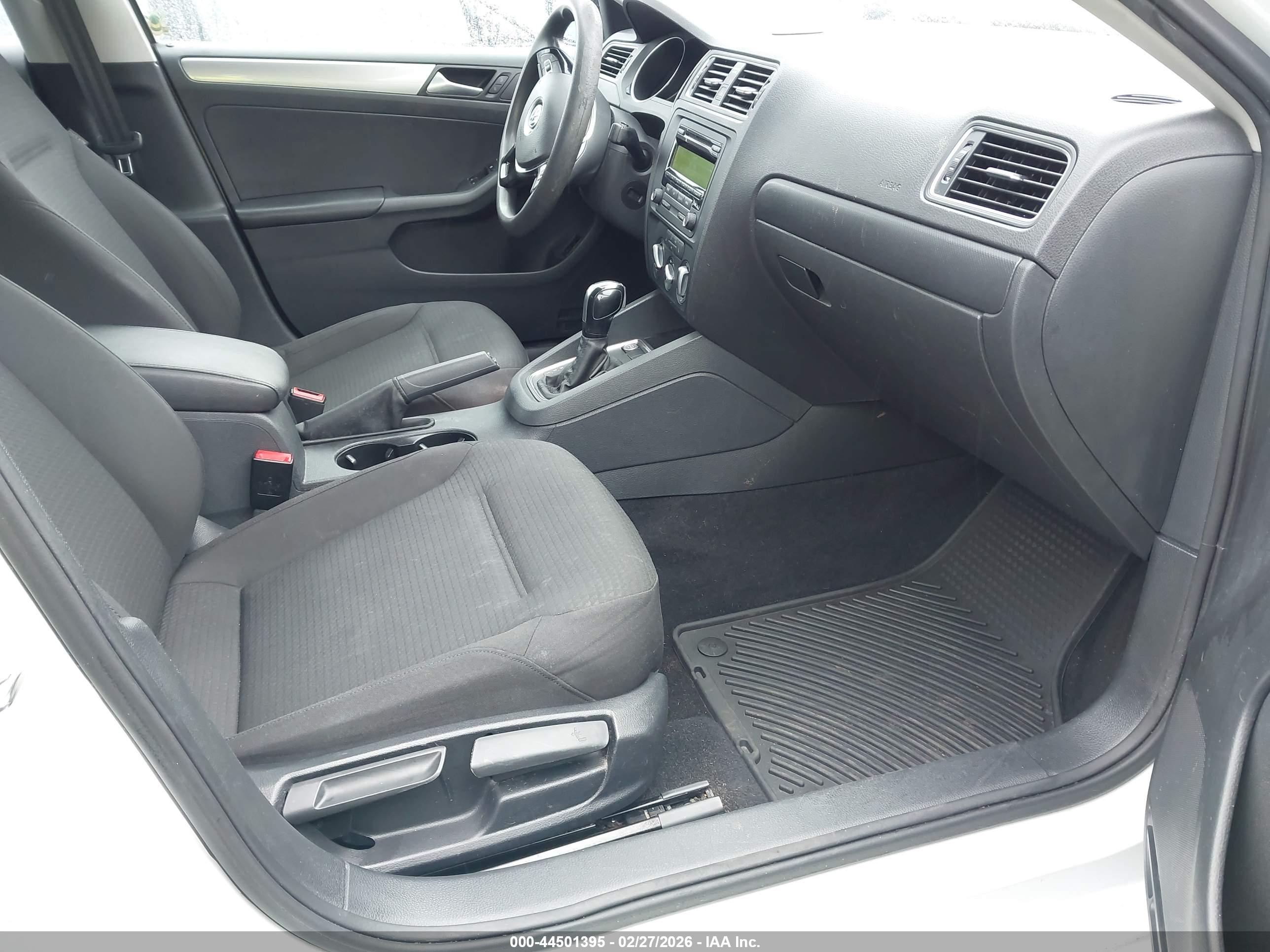 VOLKSWAGEN JETTA image 5
