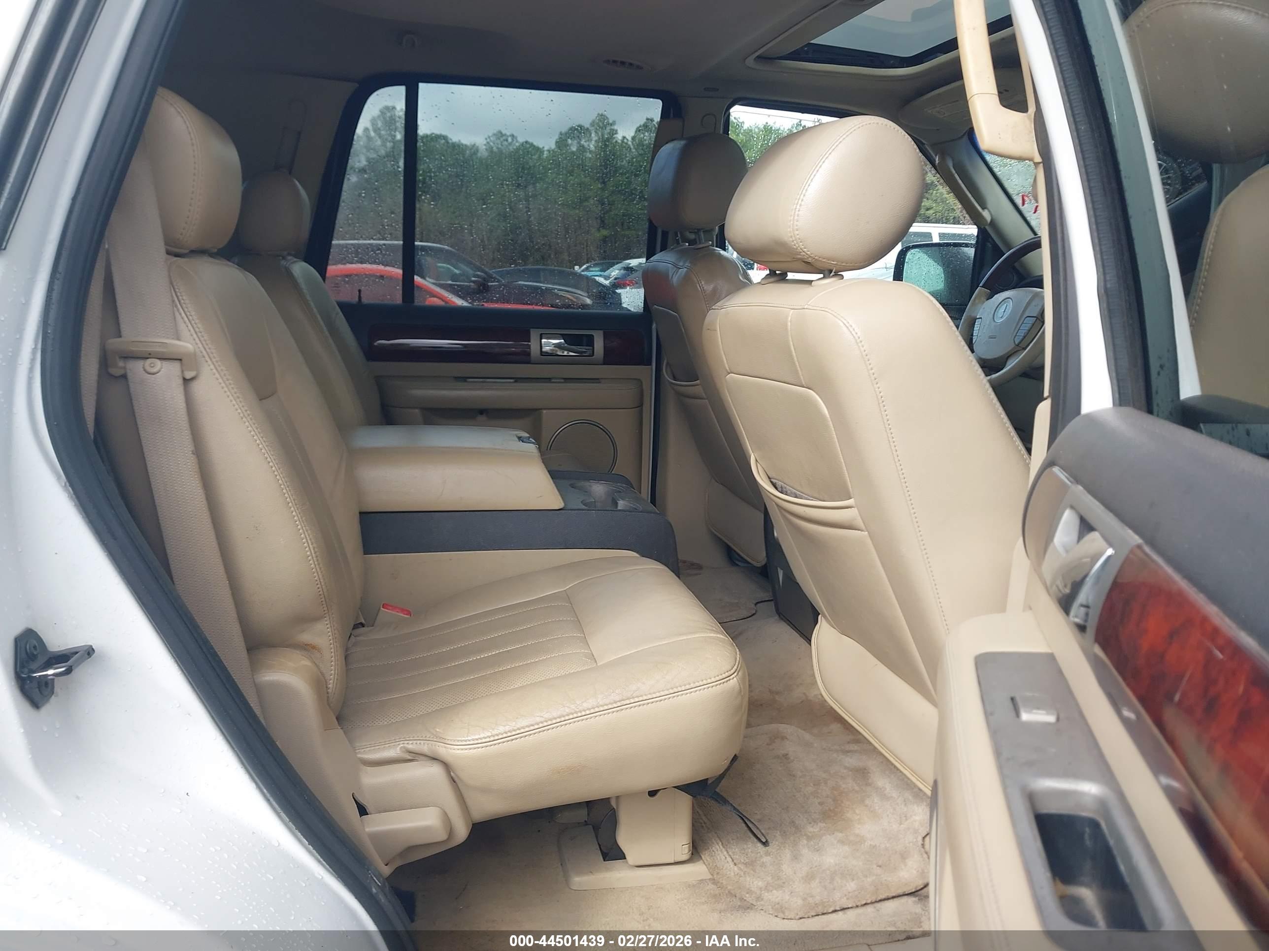 LINCOLN NAVIGATOR image 8