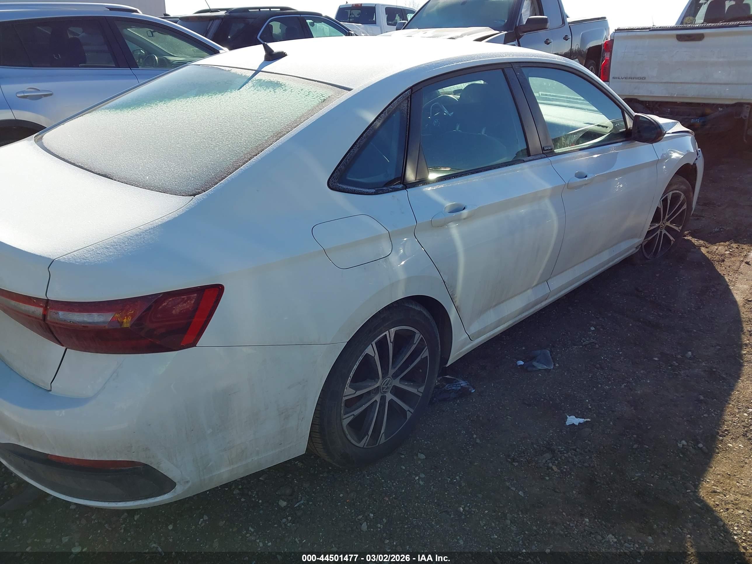VOLKSWAGEN JETTA image 4