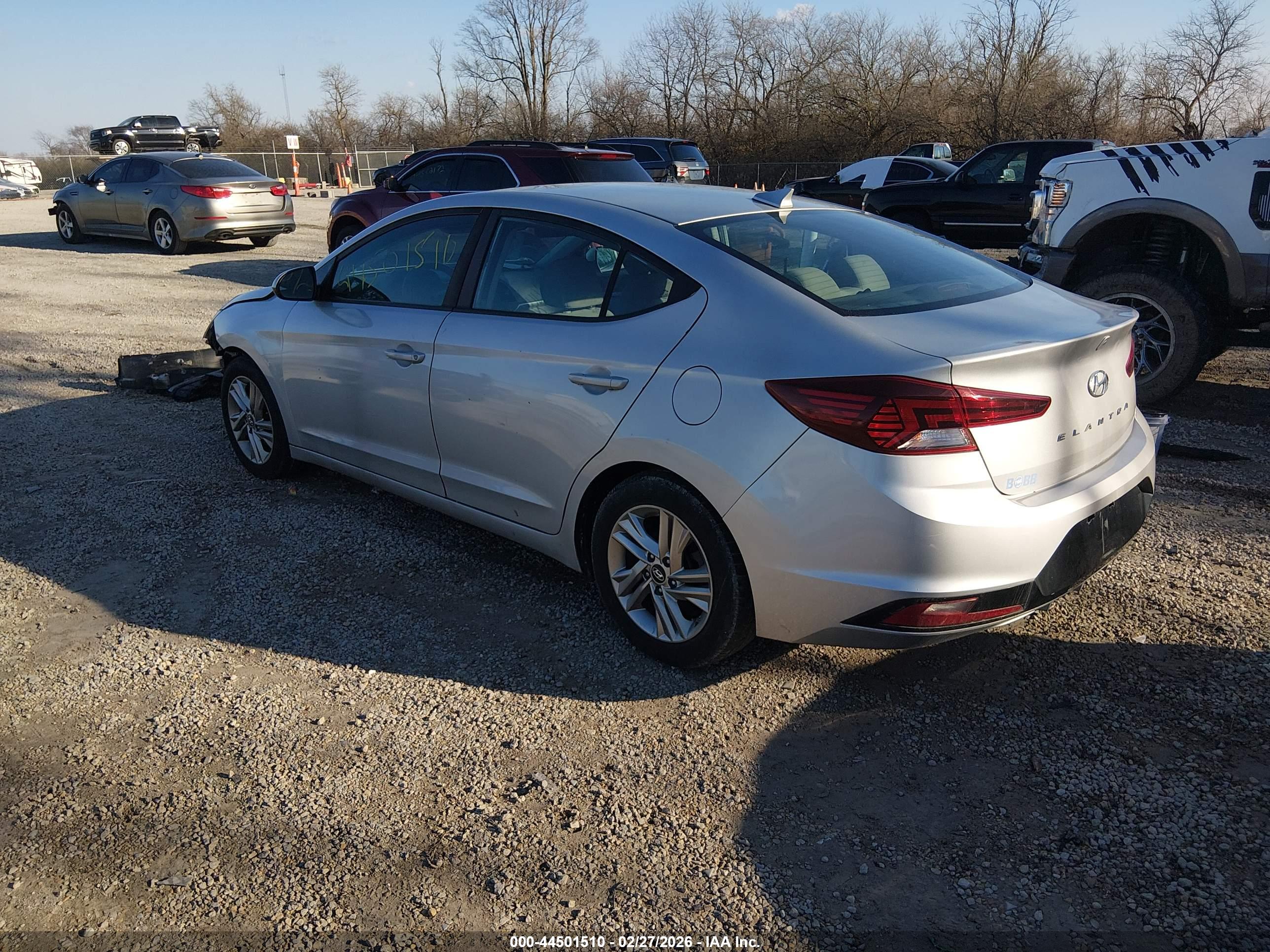 HYUNDAI ELANTRA image 3