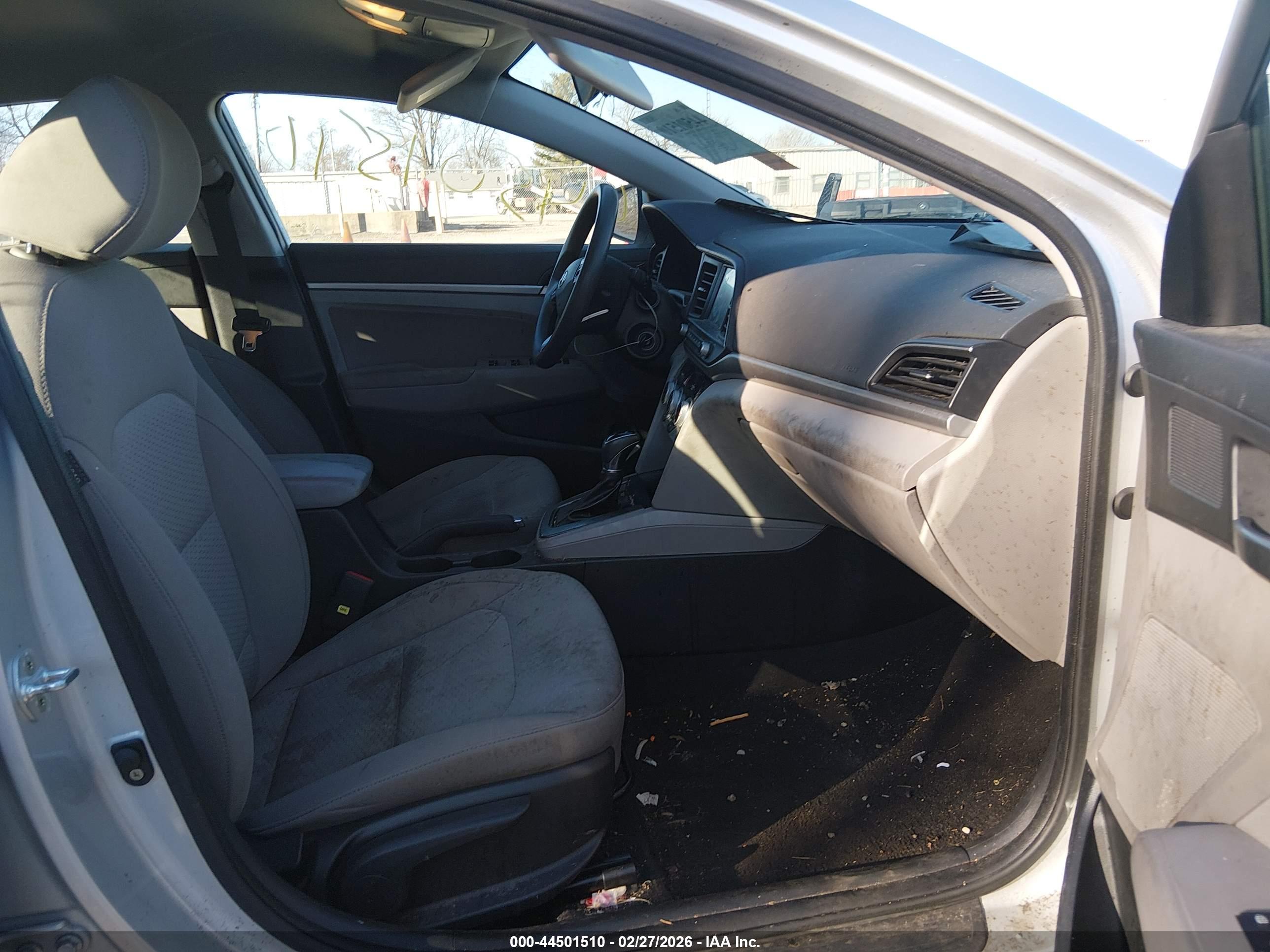 HYUNDAI ELANTRA image 5