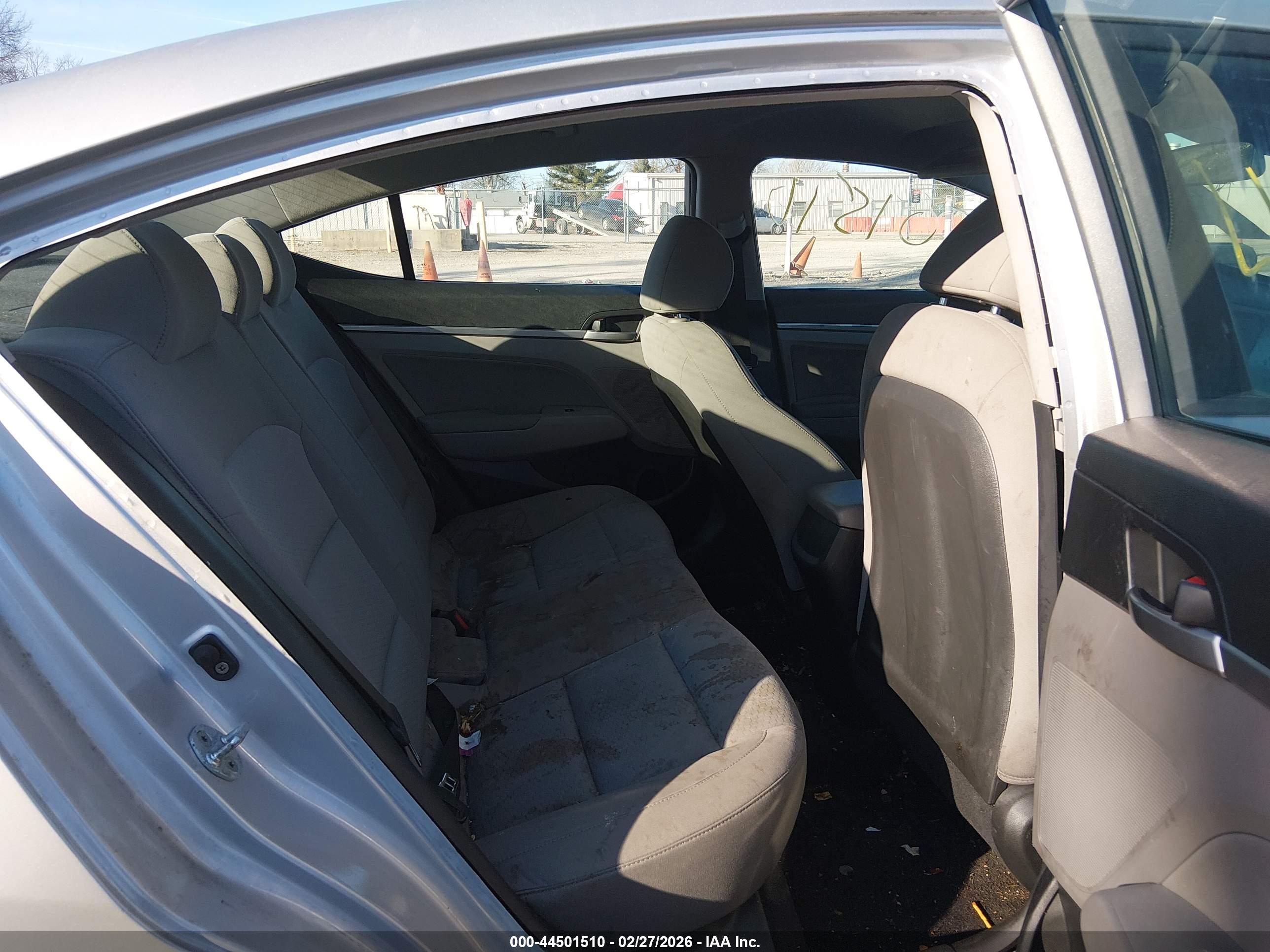 HYUNDAI ELANTRA image 8