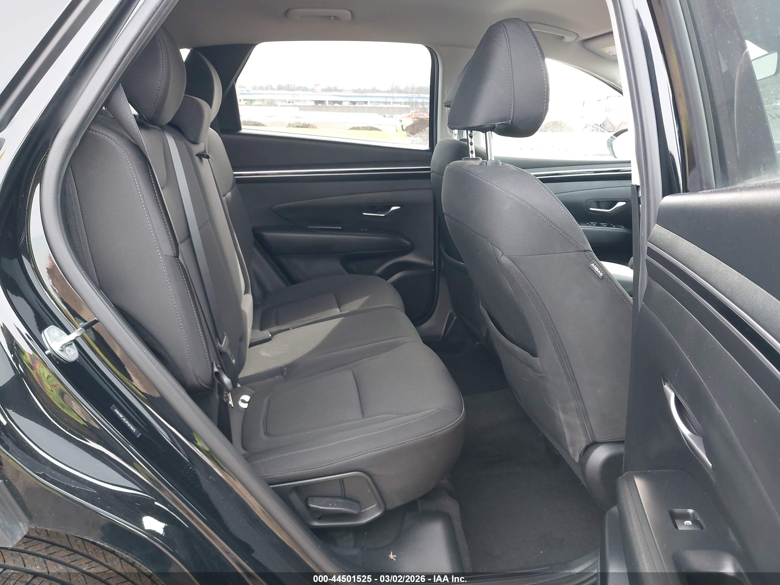 HYUNDAI TUCSON image 8