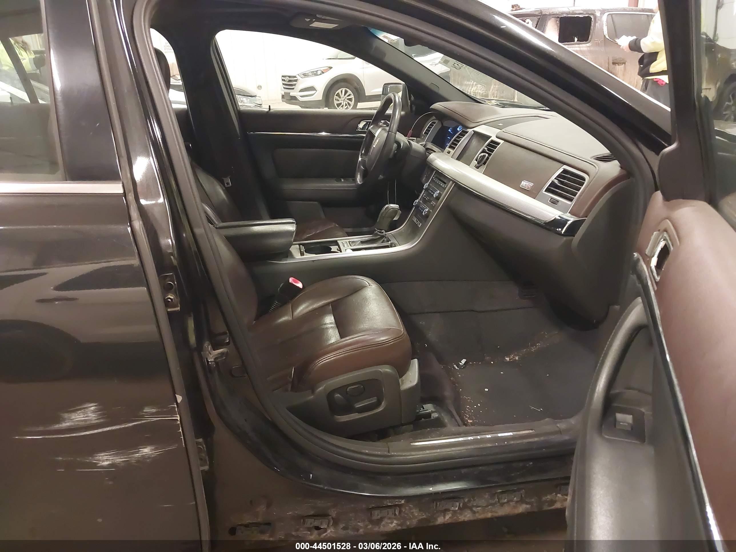 LINCOLN MKS image 5