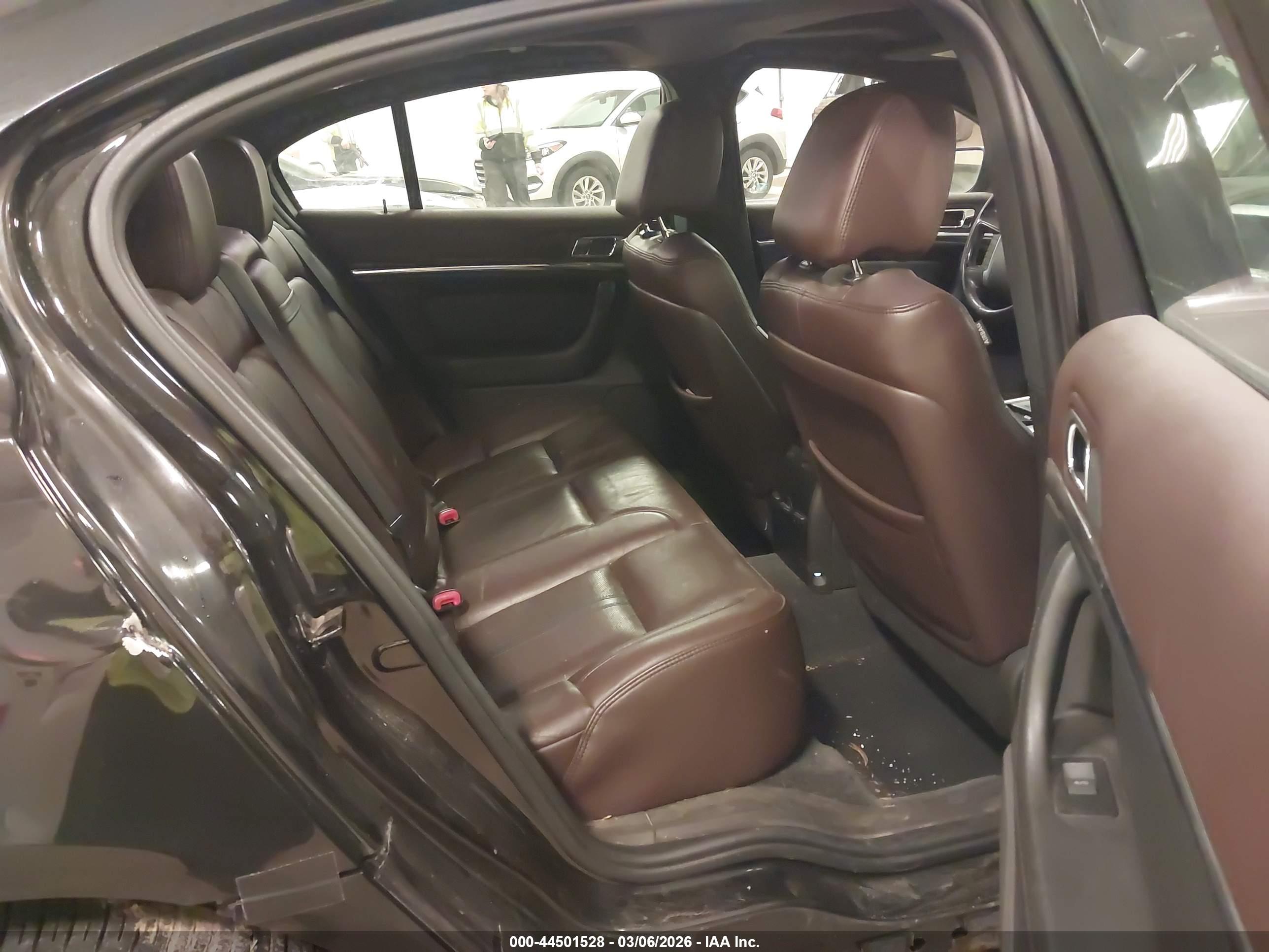 LINCOLN MKS image 8