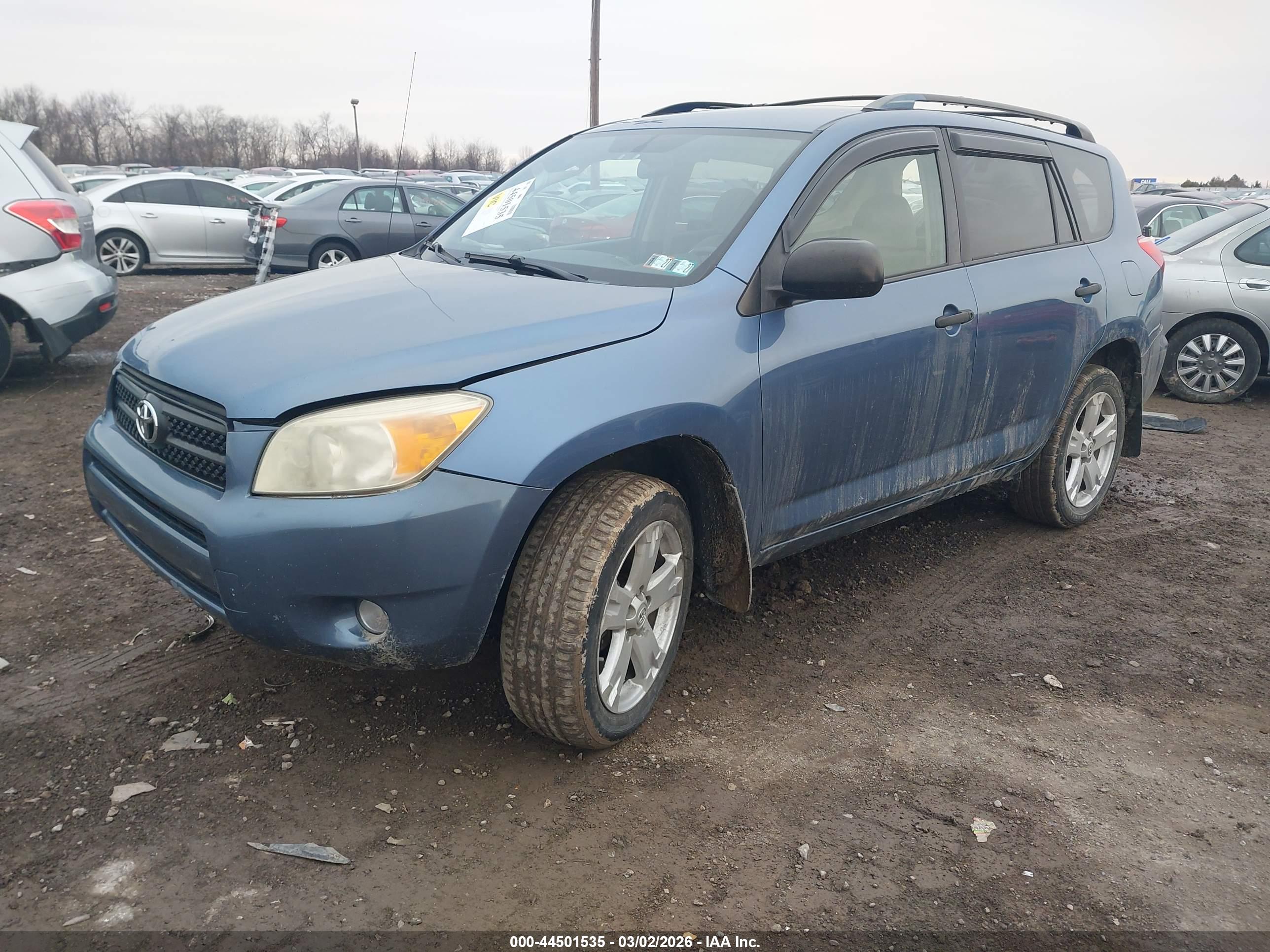 TOYOTA RAV4 image 2