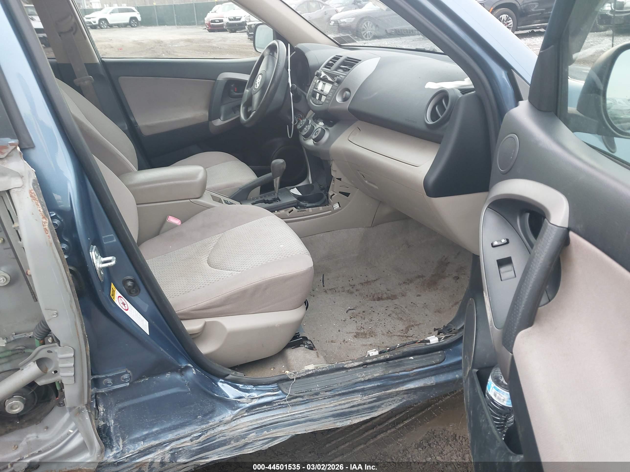 TOYOTA RAV4 image 5
