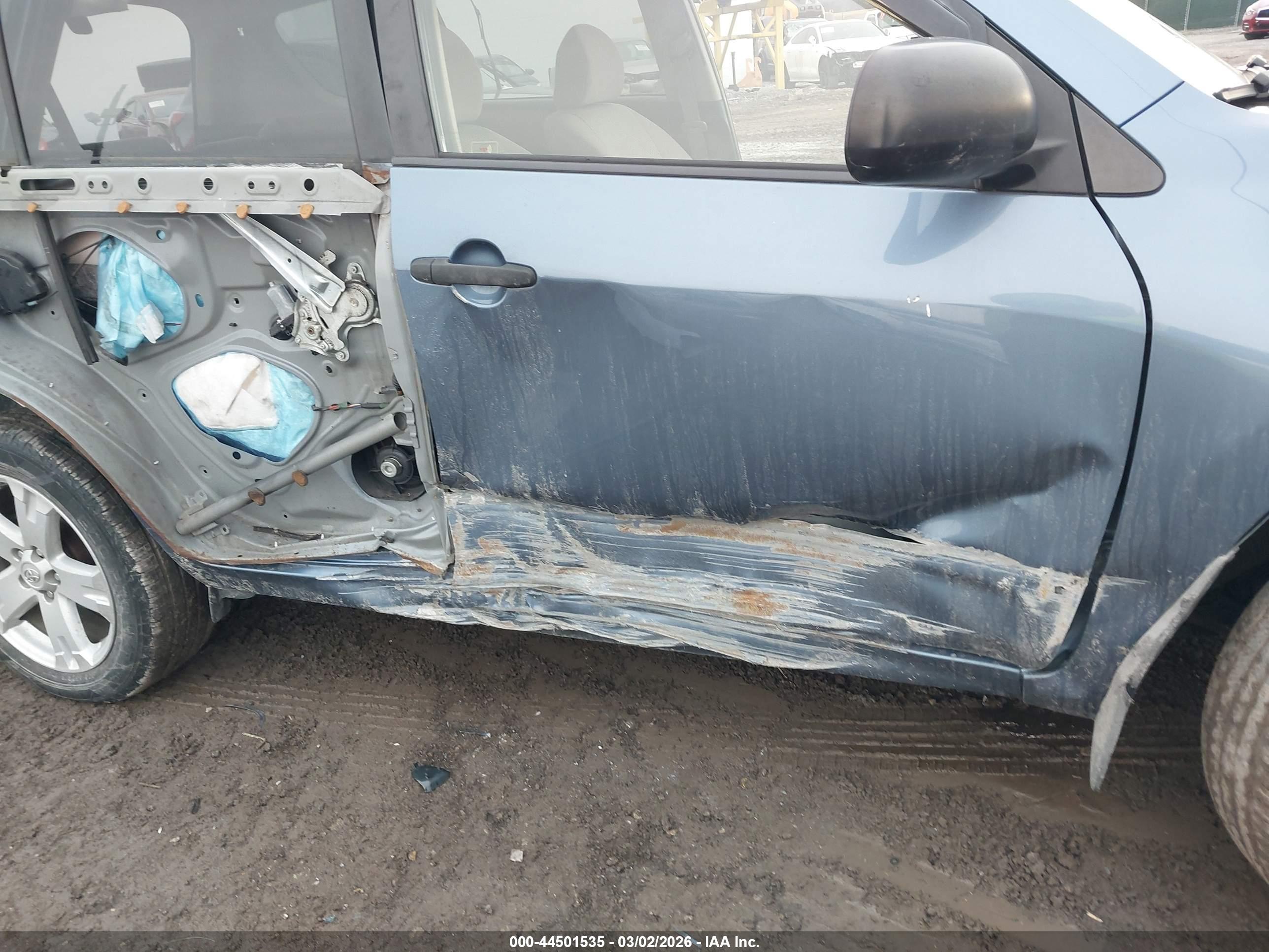 TOYOTA RAV4 image 6