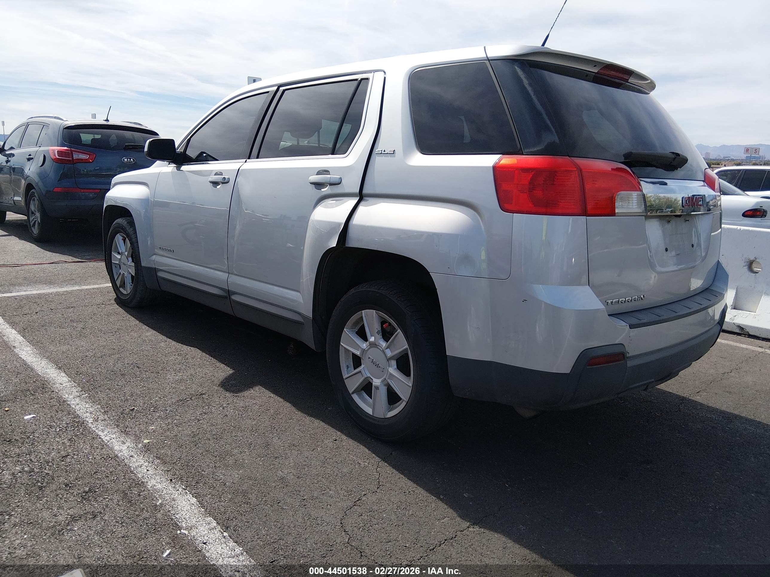 GMC TERRAIN image 3