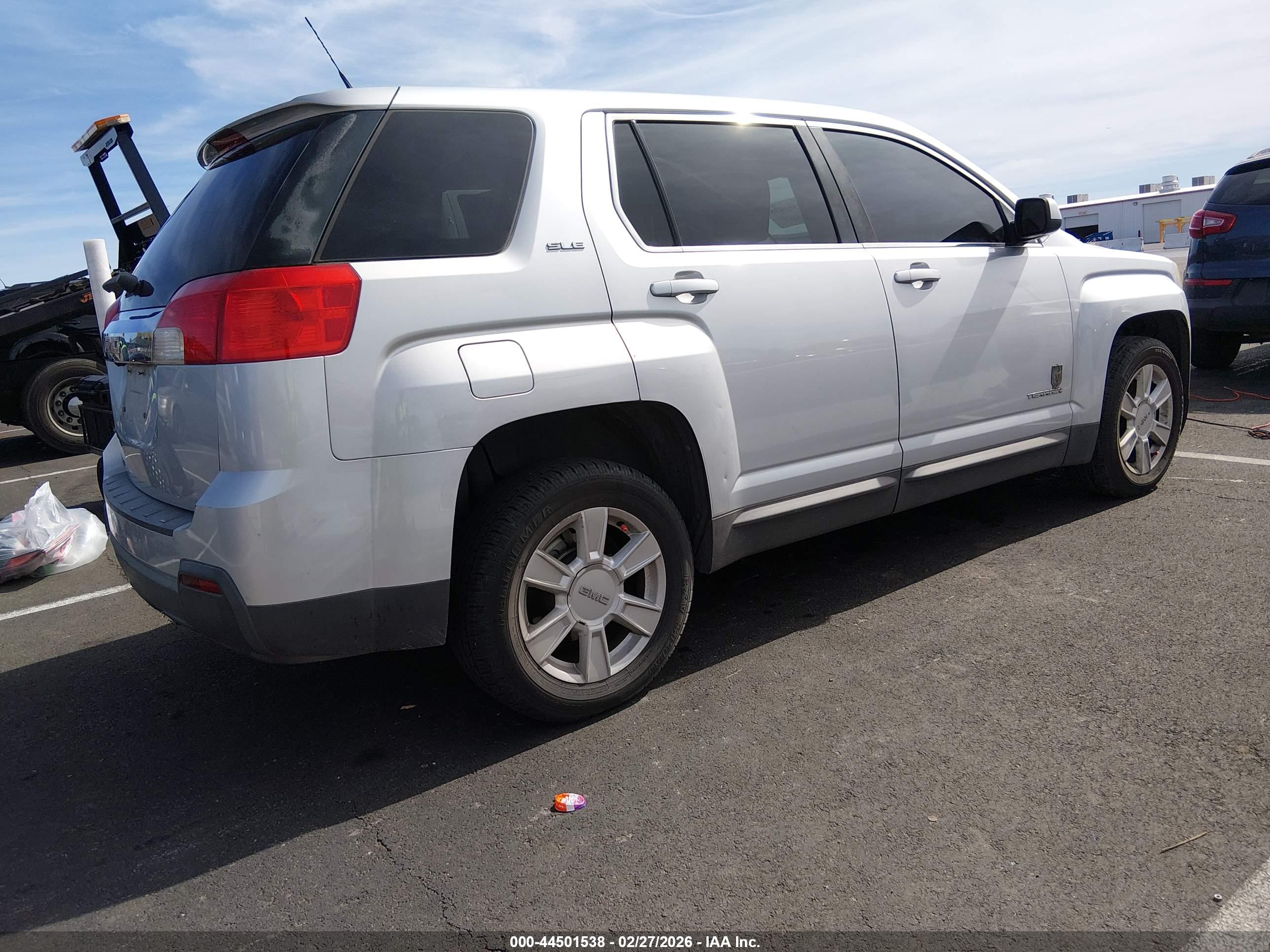 GMC TERRAIN image 4