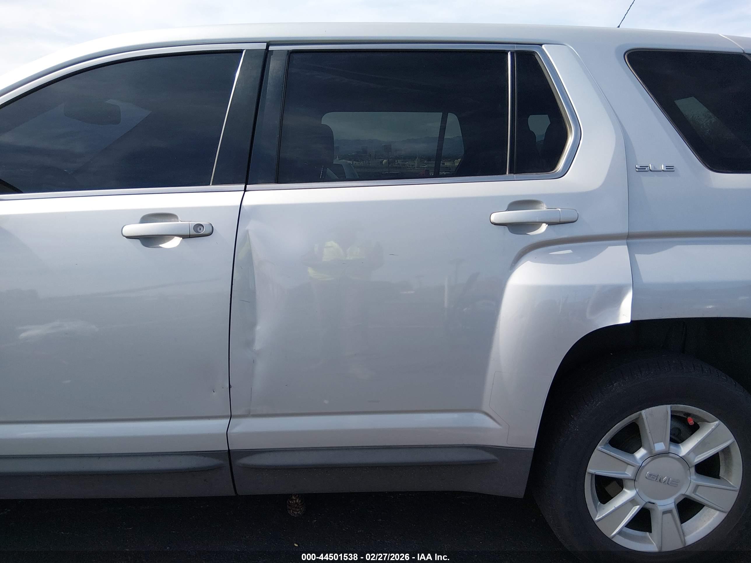 GMC TERRAIN image 6