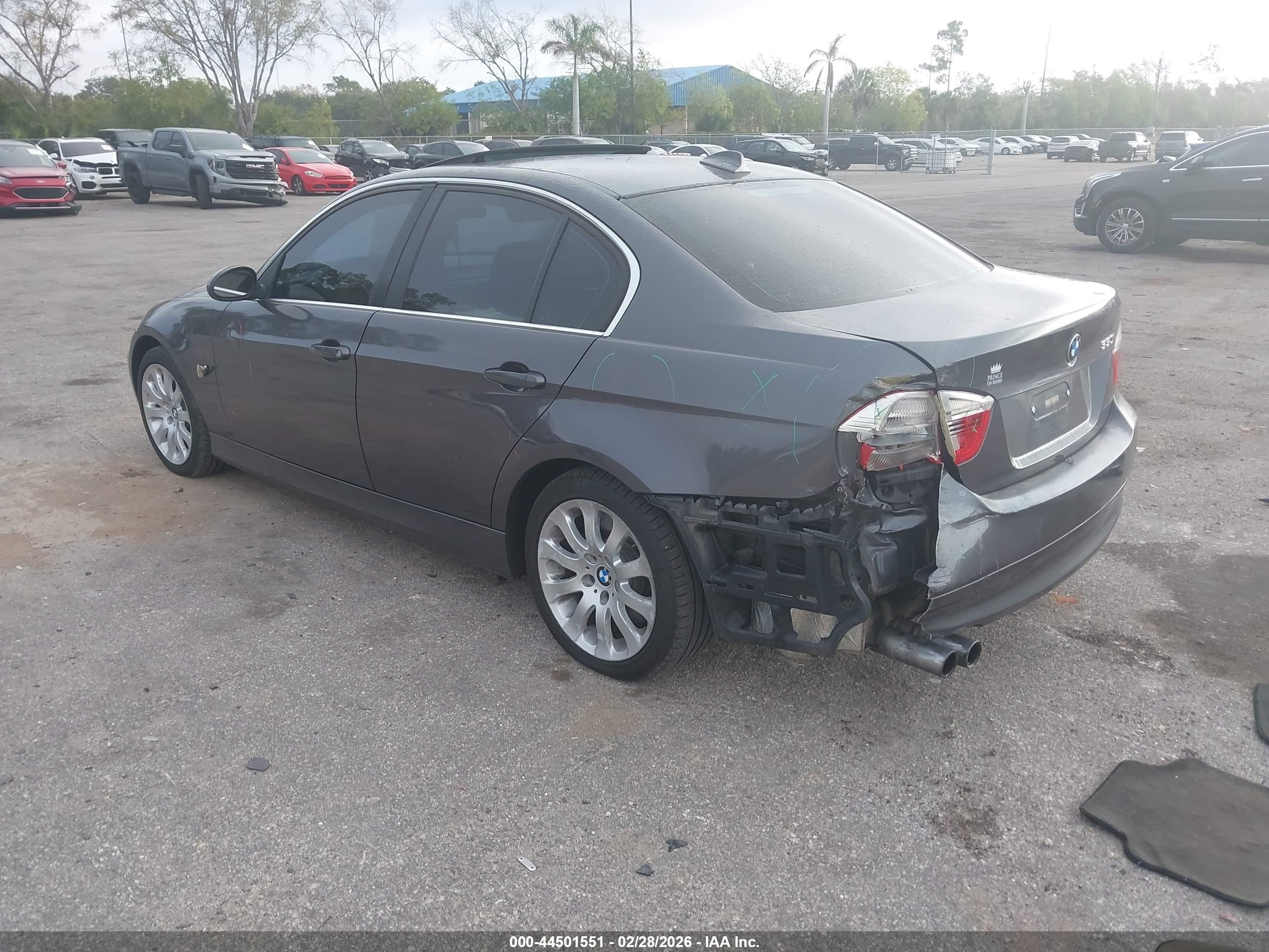 BMW 330I image 3