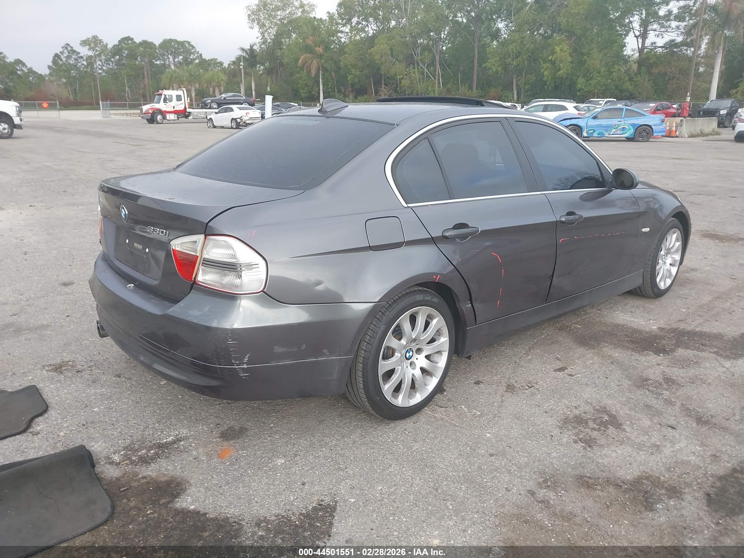 BMW 330I image 4