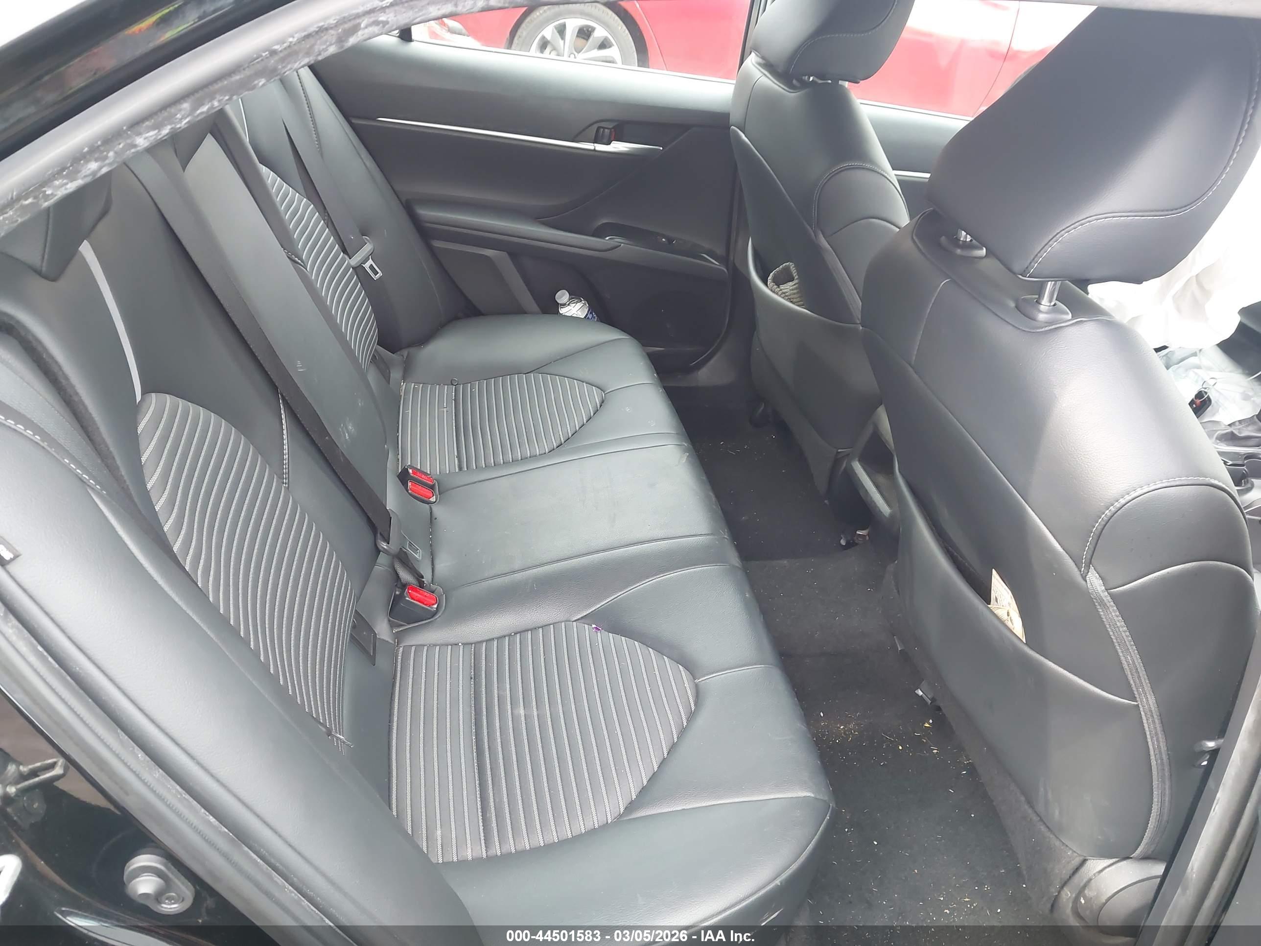 TOYOTA CAMRY image 8