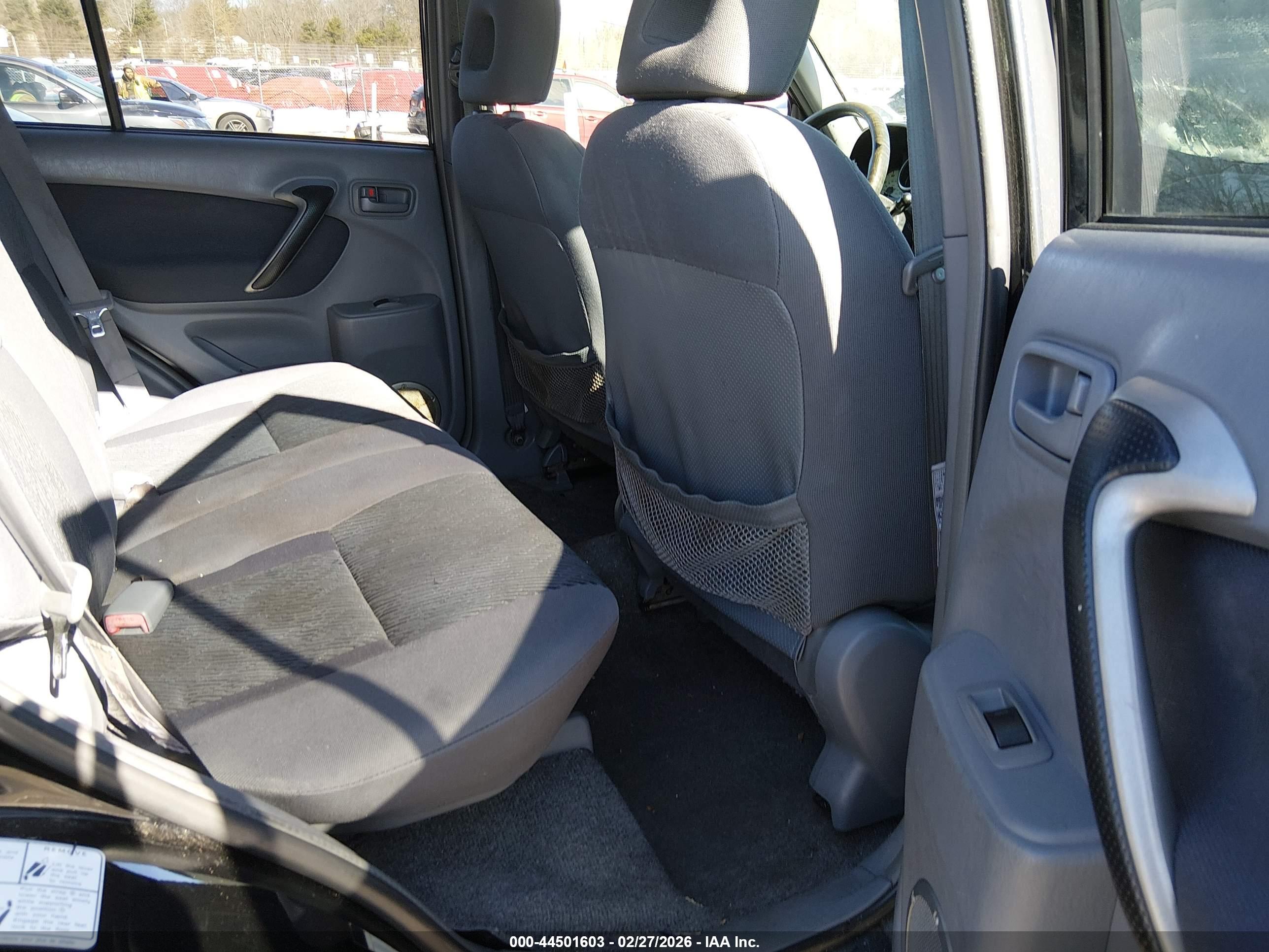 TOYOTA RAV4 image 8