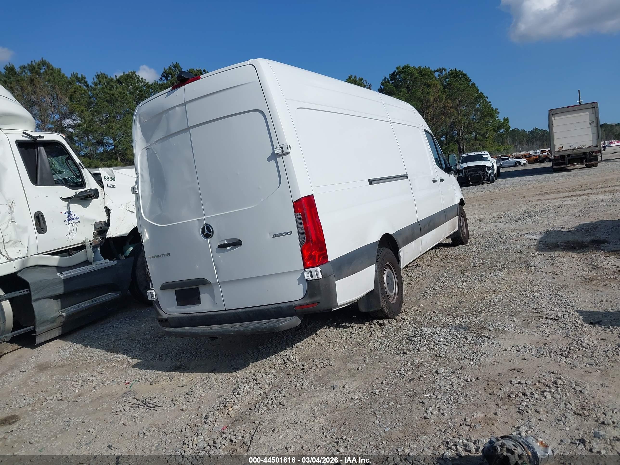 MERCEDES-BENZ SPRINTER image 4