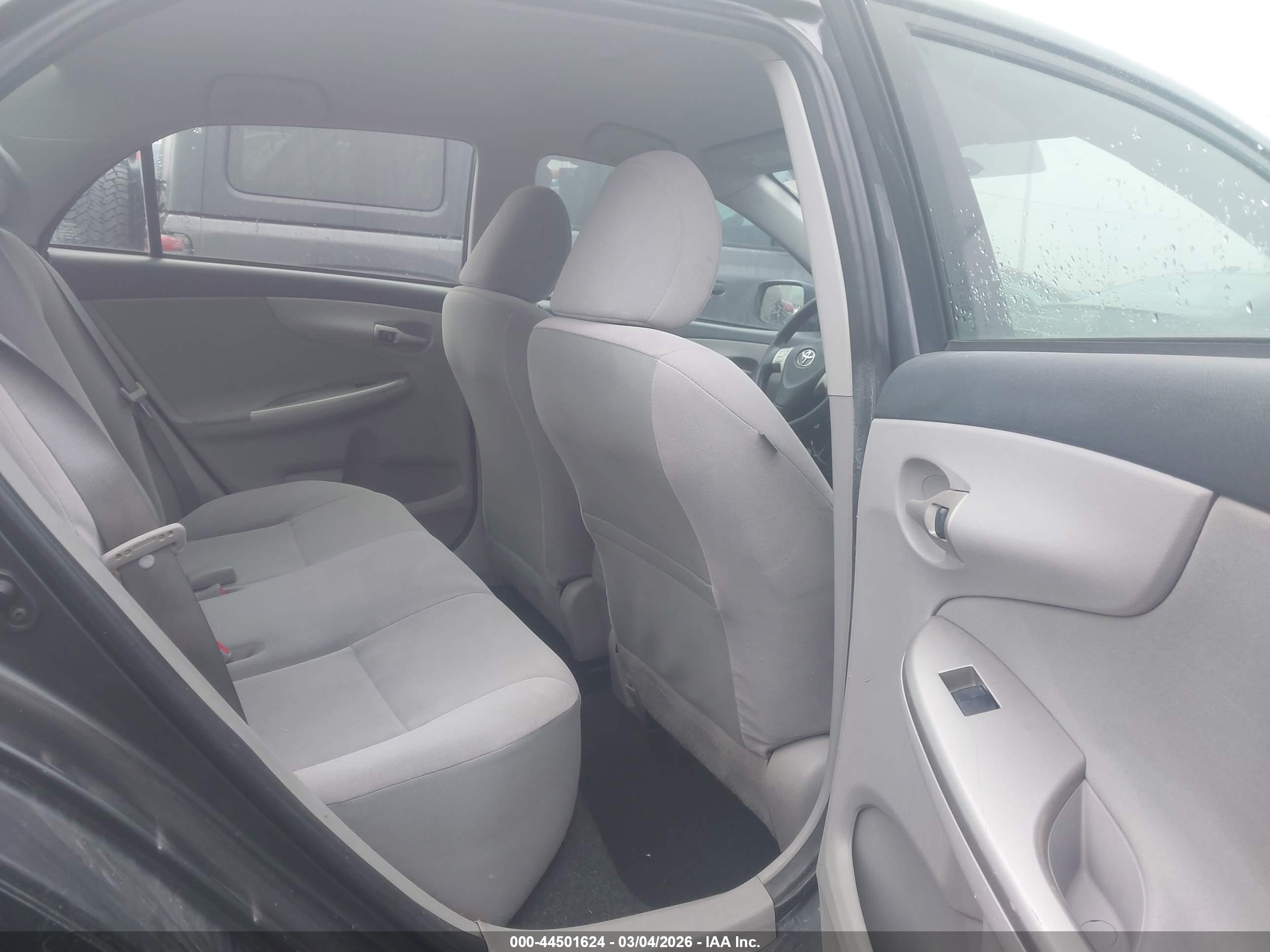 TOYOTA COROLLA image 8