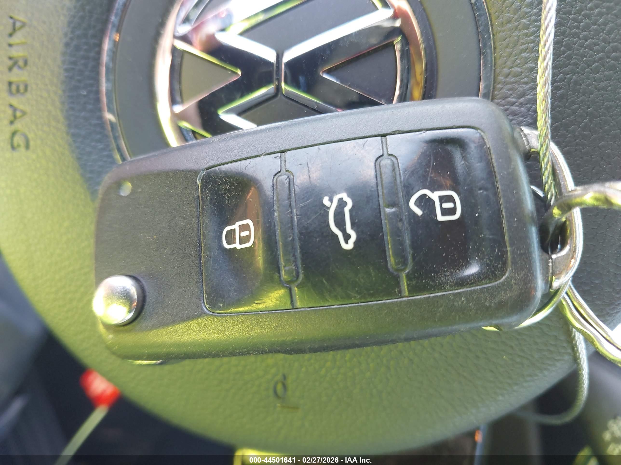 VOLKSWAGEN BEETLE image 11