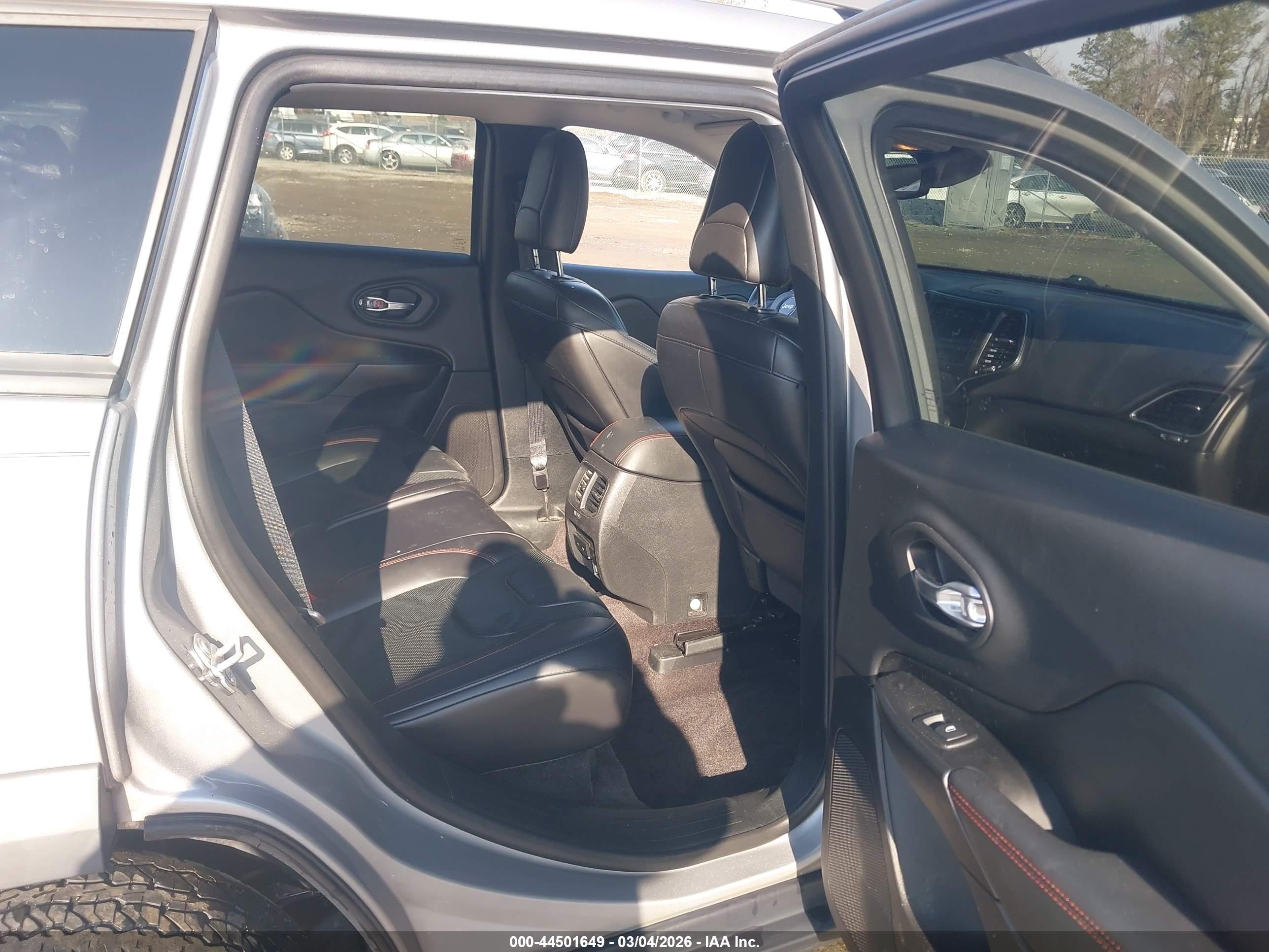 JEEP CHEROKEE image 8