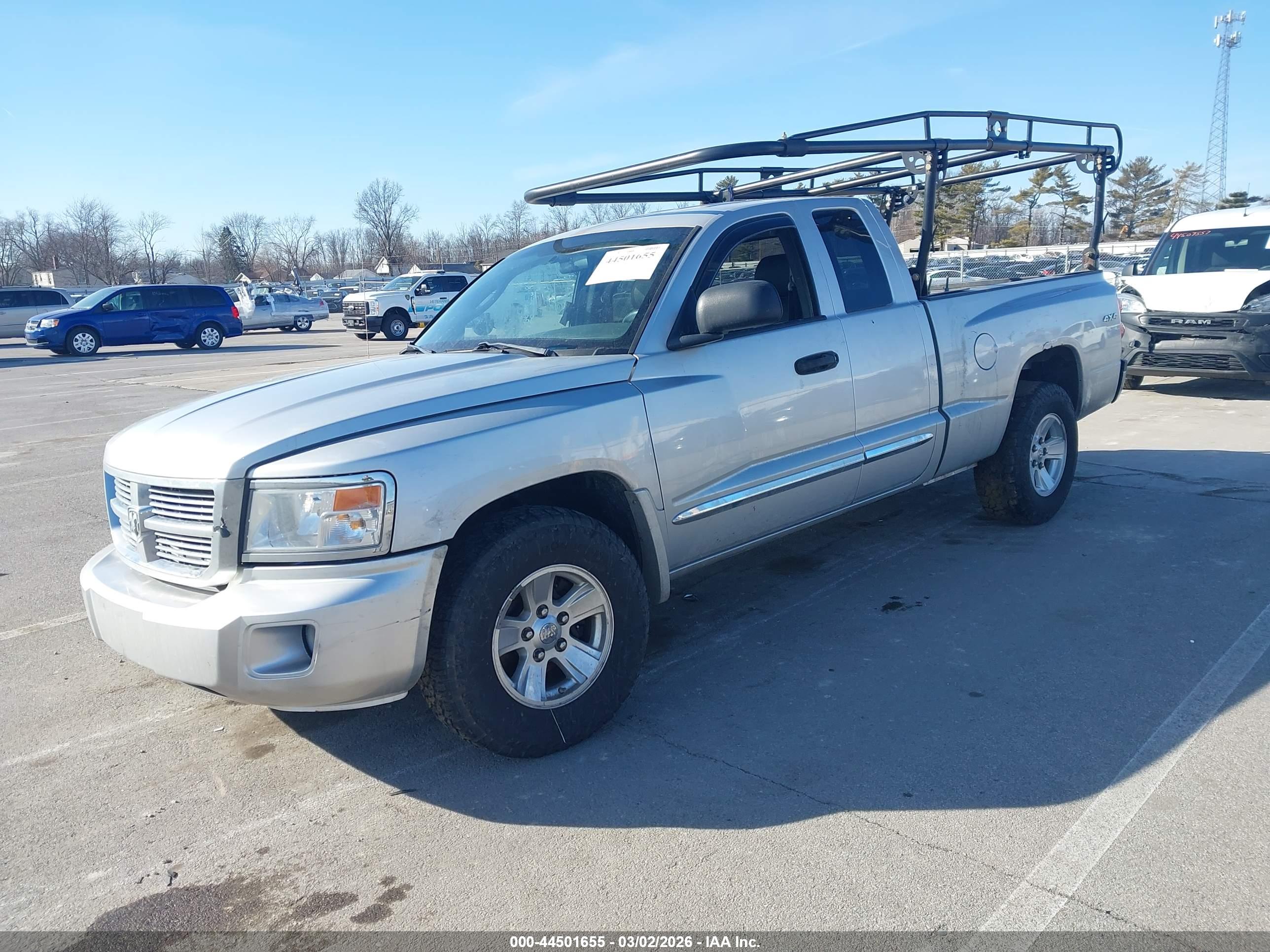 DODGE DAKOTA image 2